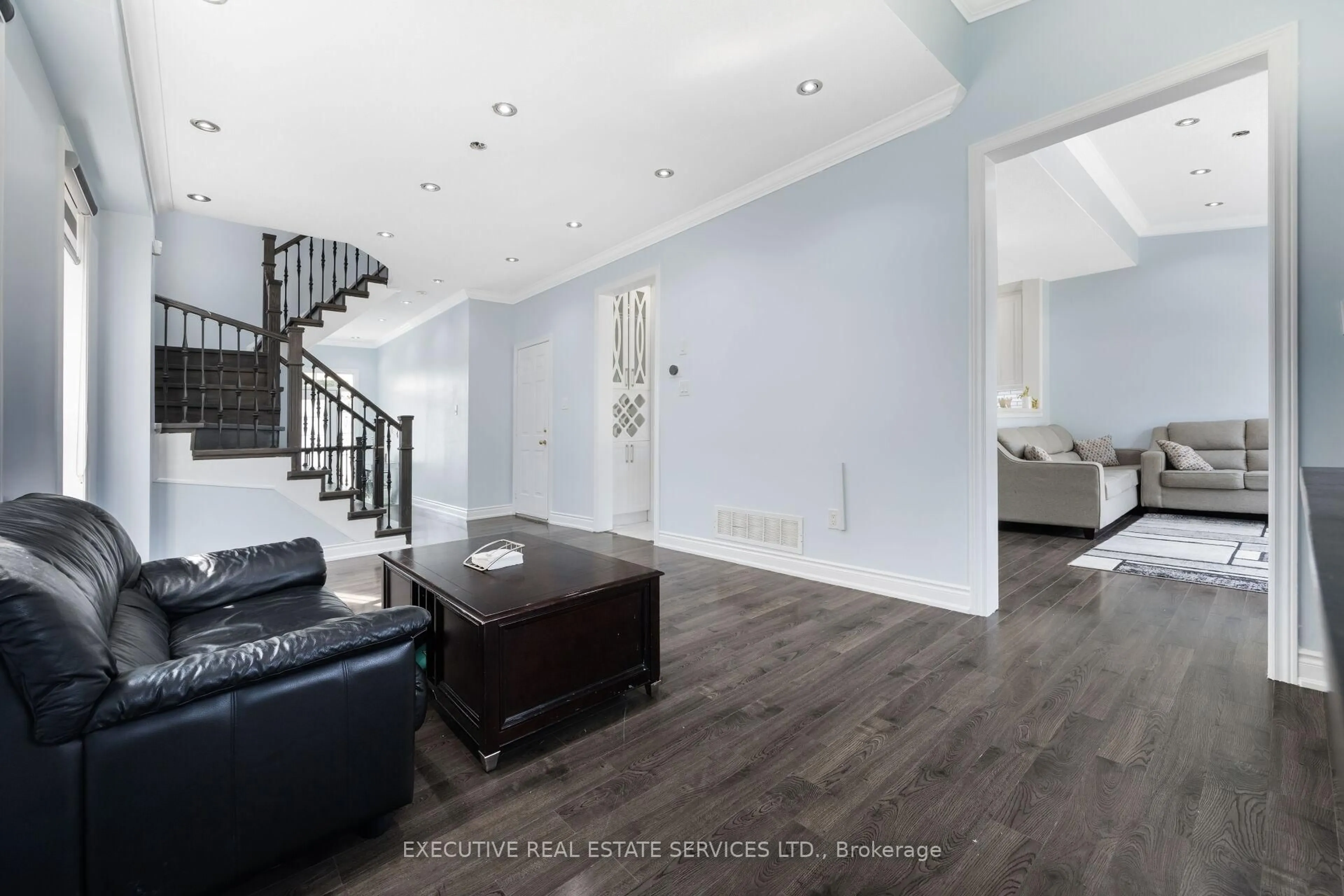 Unknown for 43 Susan Ave, Brampton Ontario L6Y 5N5