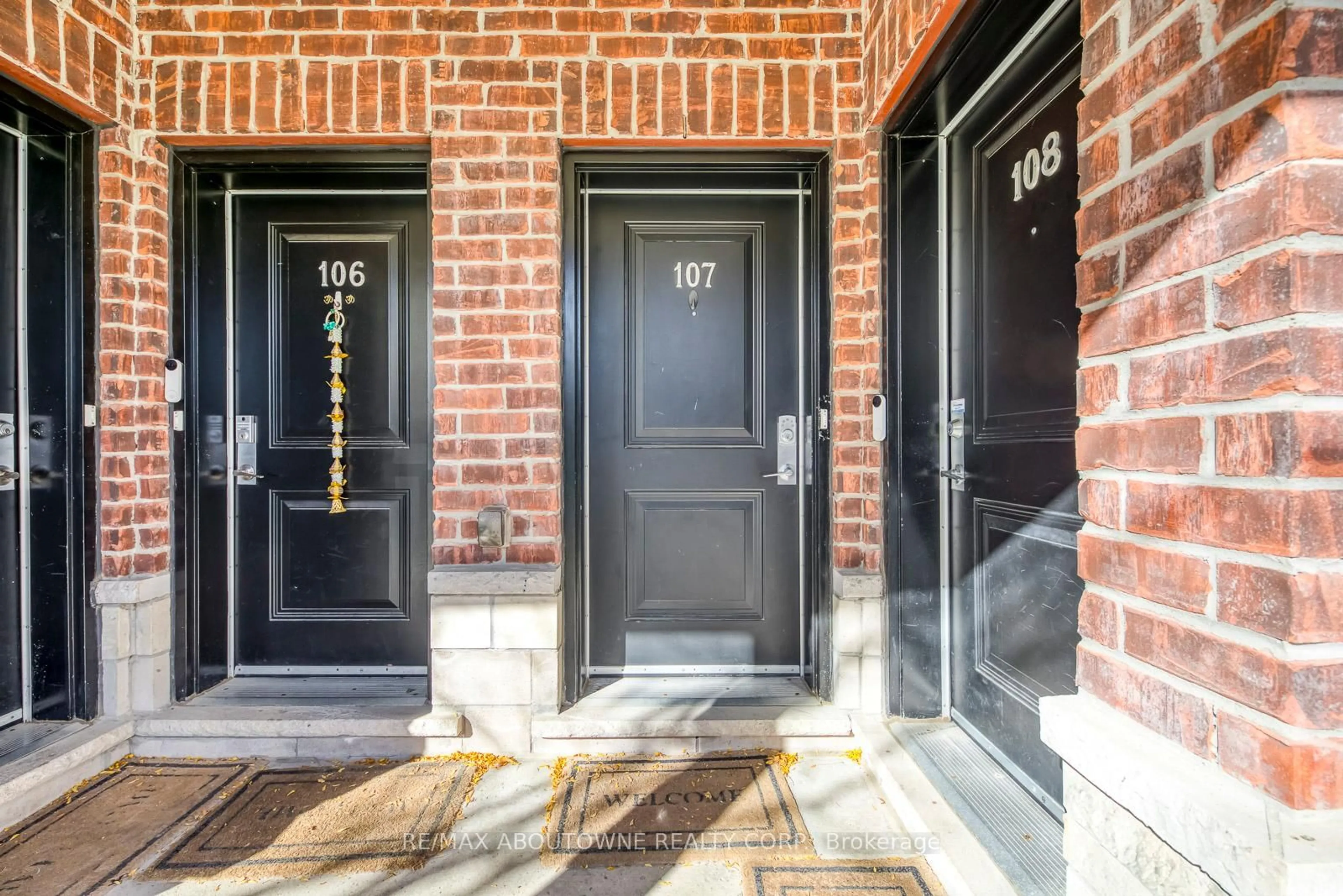Indoor entryway for 40 Carnation Ave #107, Toronto Ontario M8V 0B8
