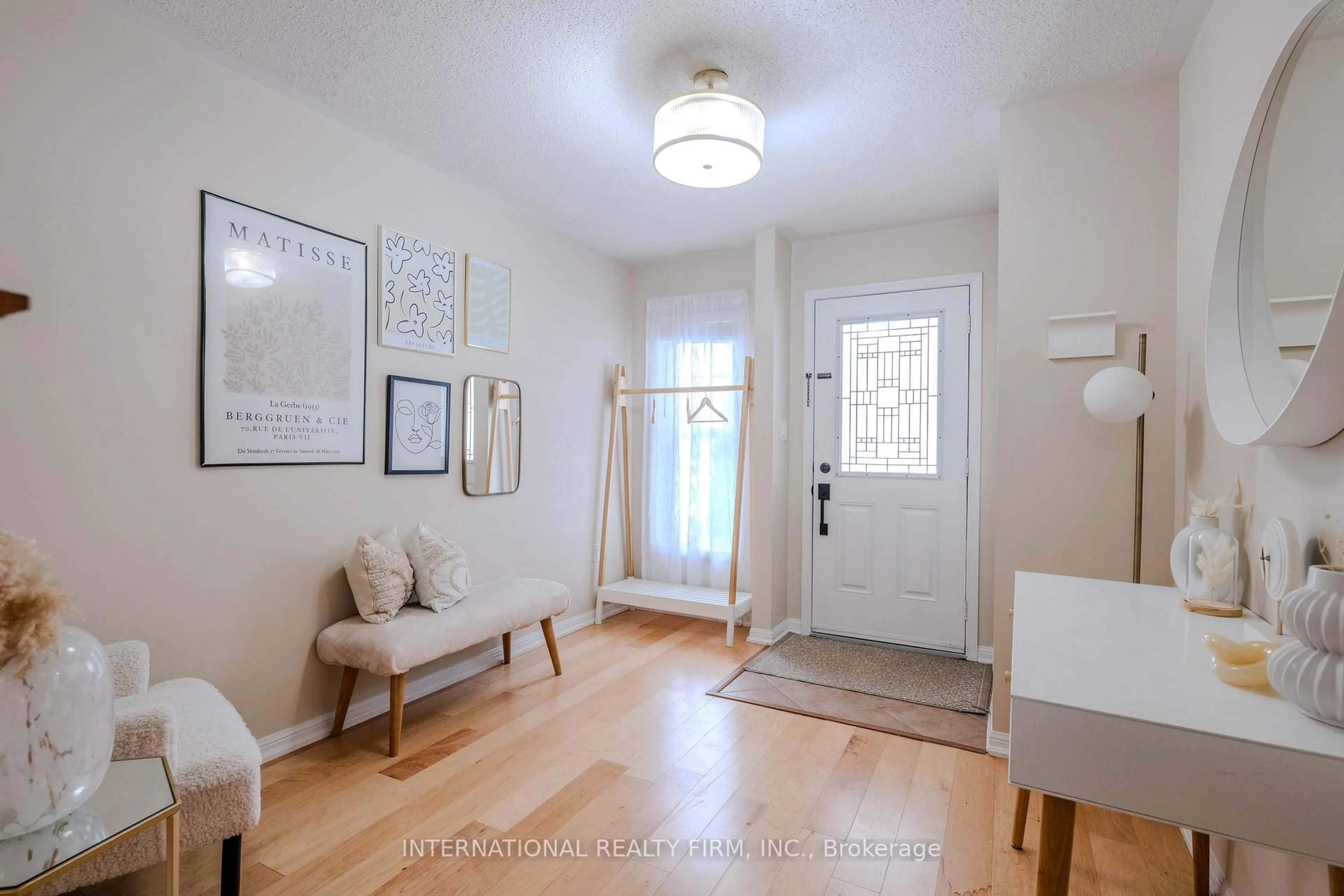 Indoor entryway for 947 Deverell Pl, Milton Ontario L9T 0M3