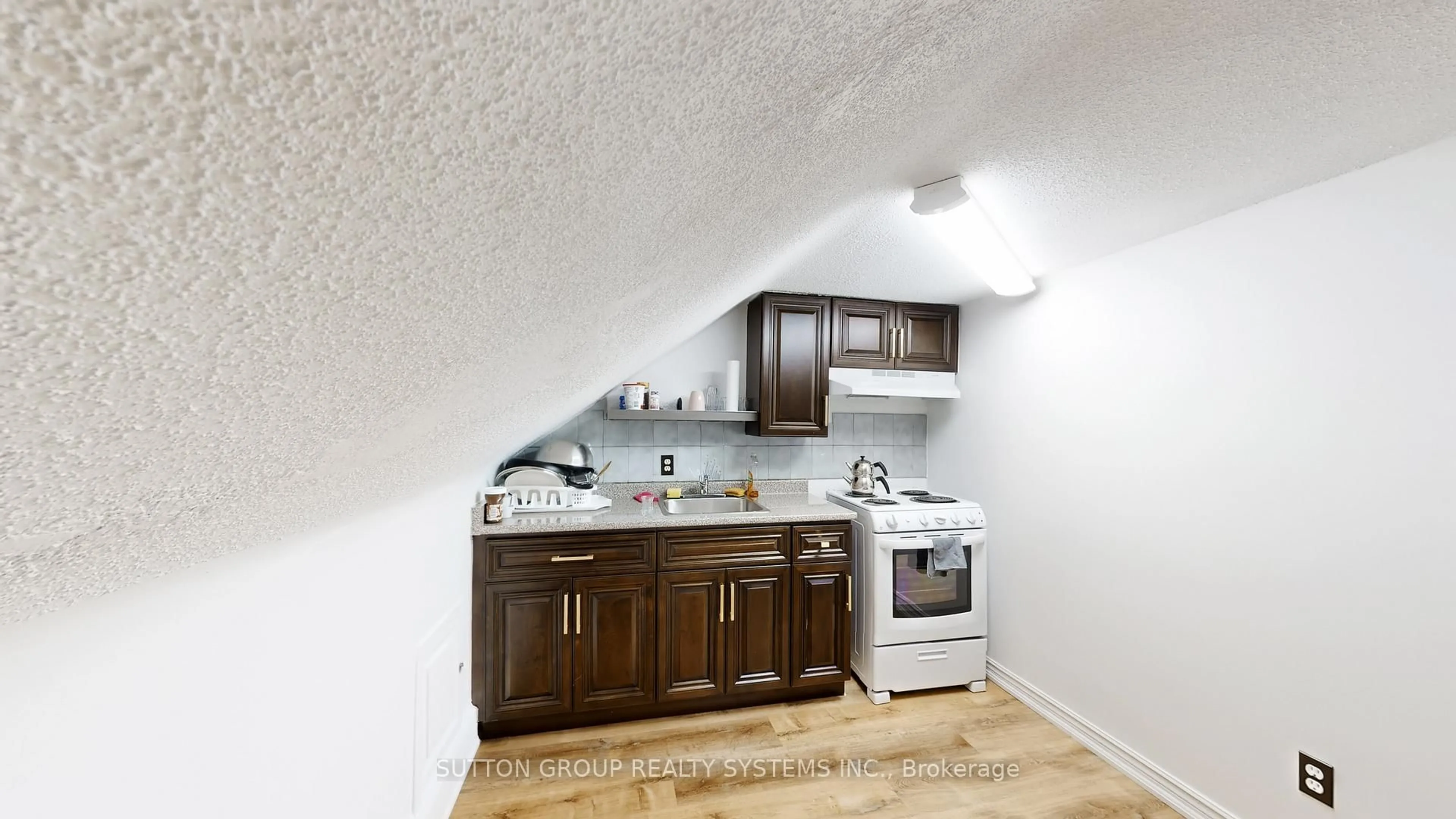 Standard kitchen, unknown for 337 Perth Ave, Toronto Ontario M6P 3X9