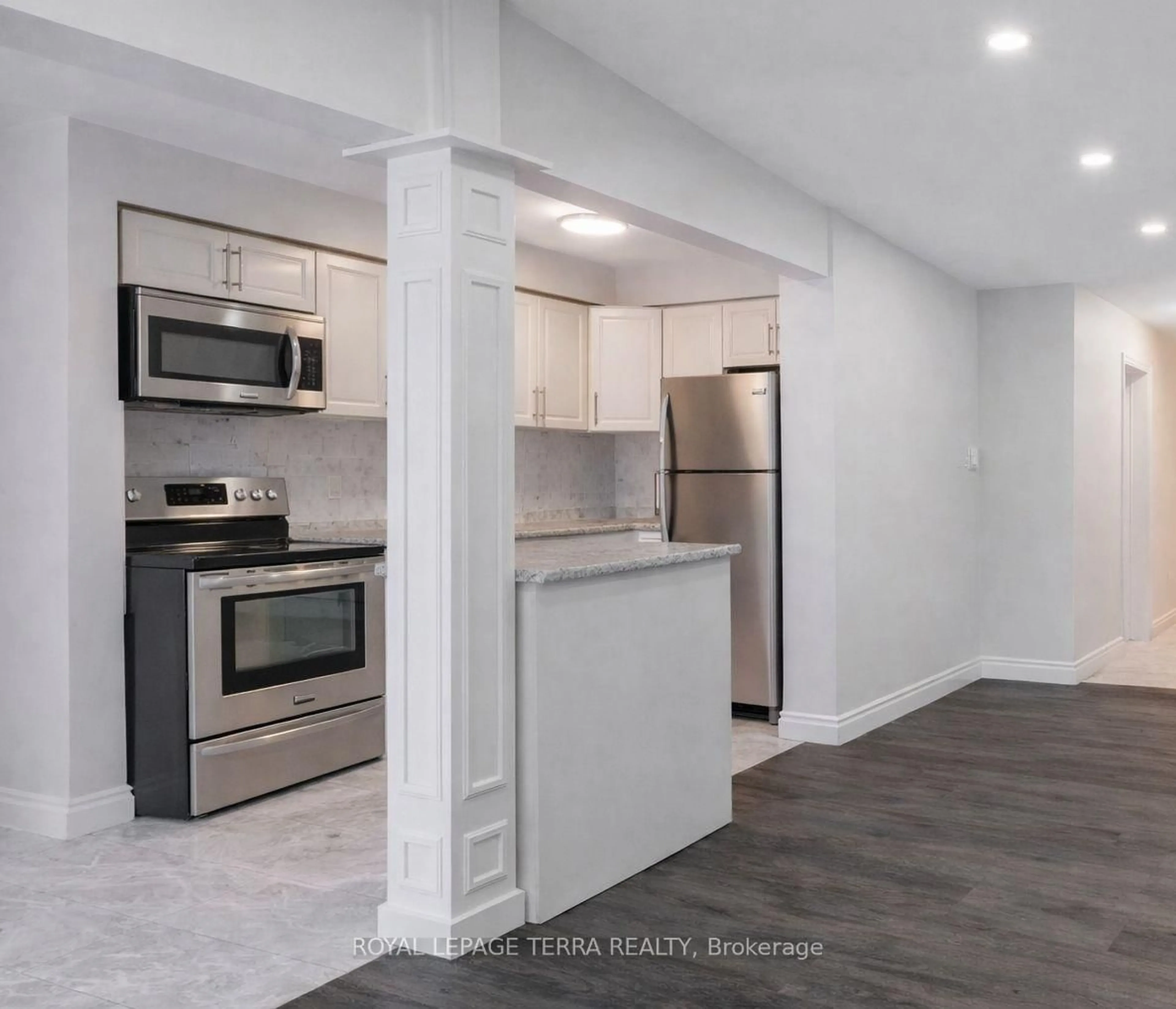 Open concept kitchen, unknown for 129 Richwood Cres, Brampton Ontario L6X 4N3