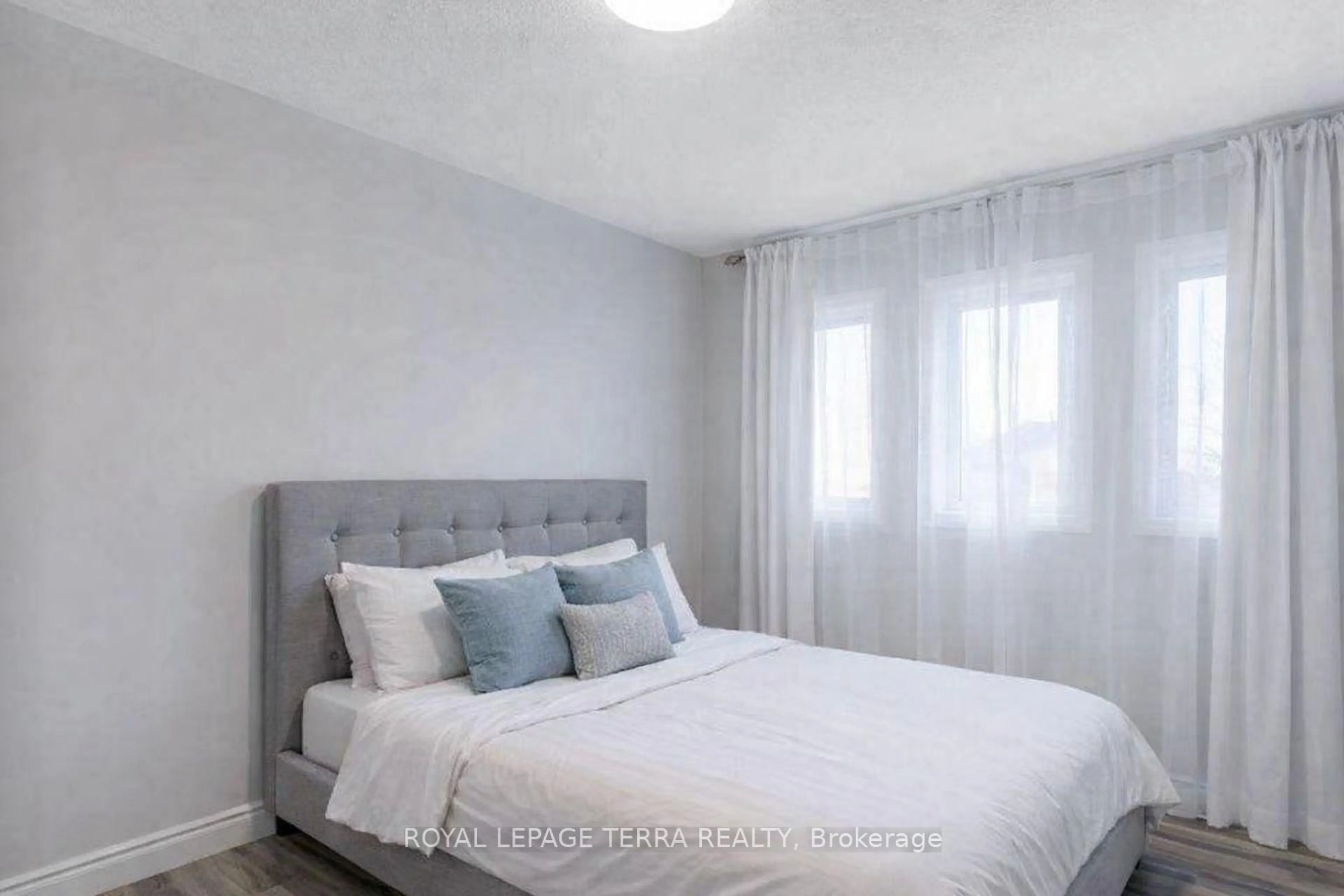 Bedroom with bed, unknown for 129 Richwood Cres, Brampton Ontario L6X 4N3