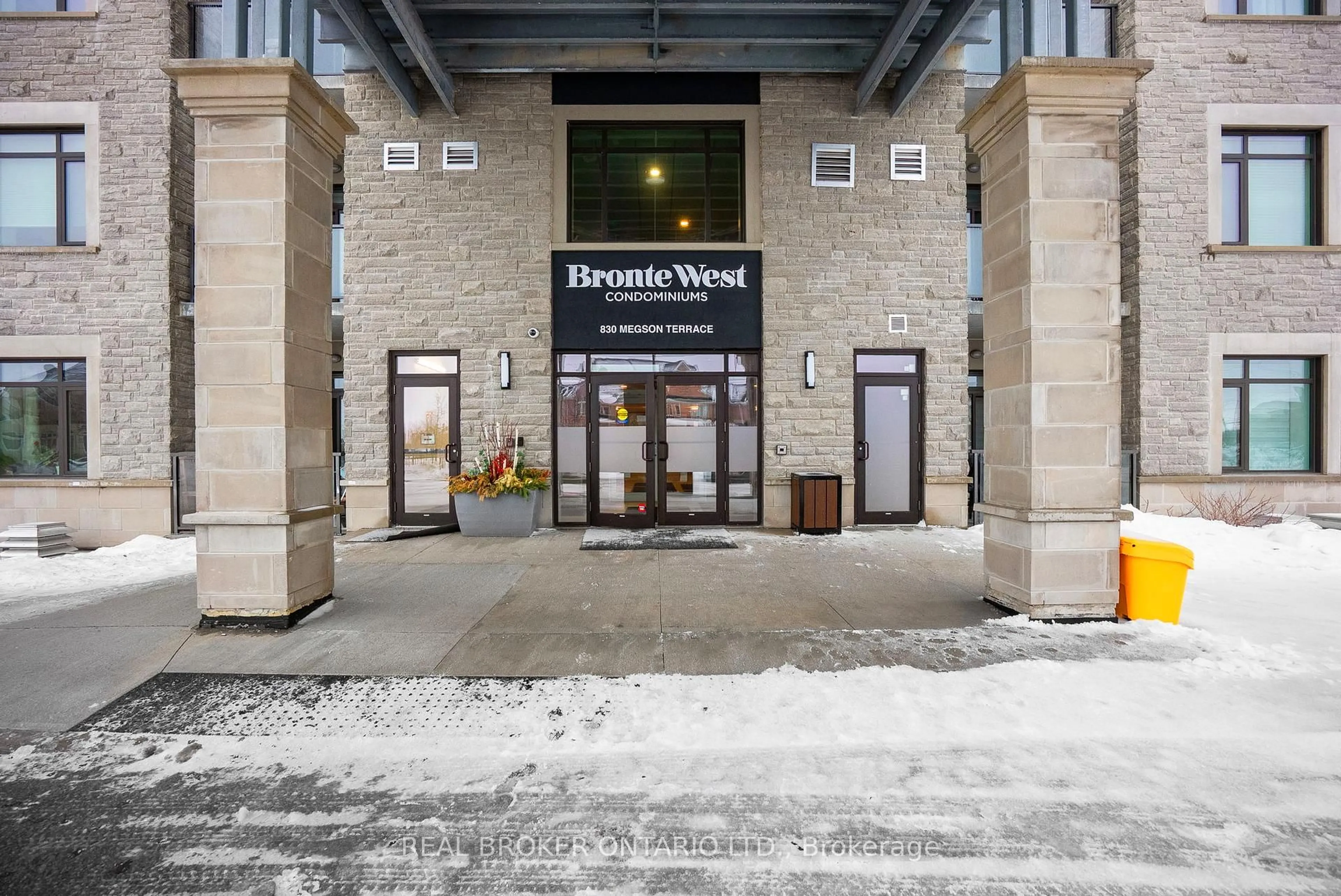 Indoor foyer for 830 Megson Terr #616, Milton Ontario L9T 9M7