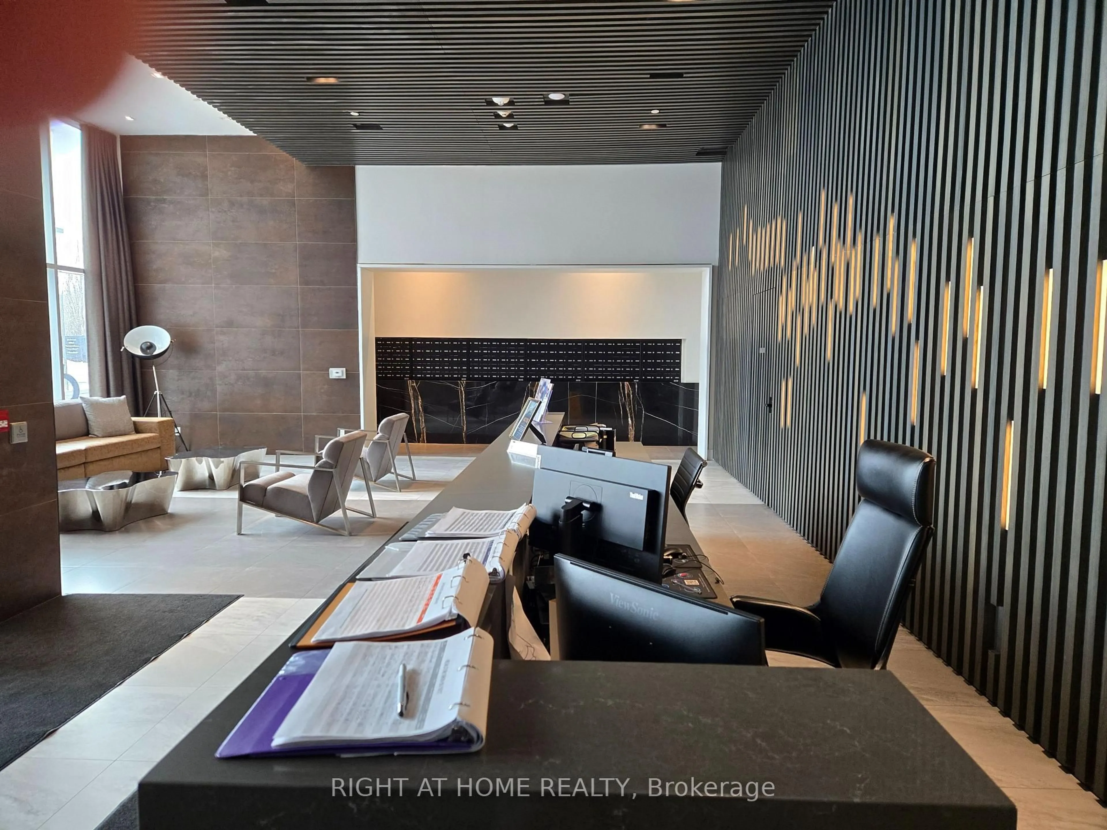 Lobby for 2485 Taunton Rd #354, Oakville Ontario L6H 3R8