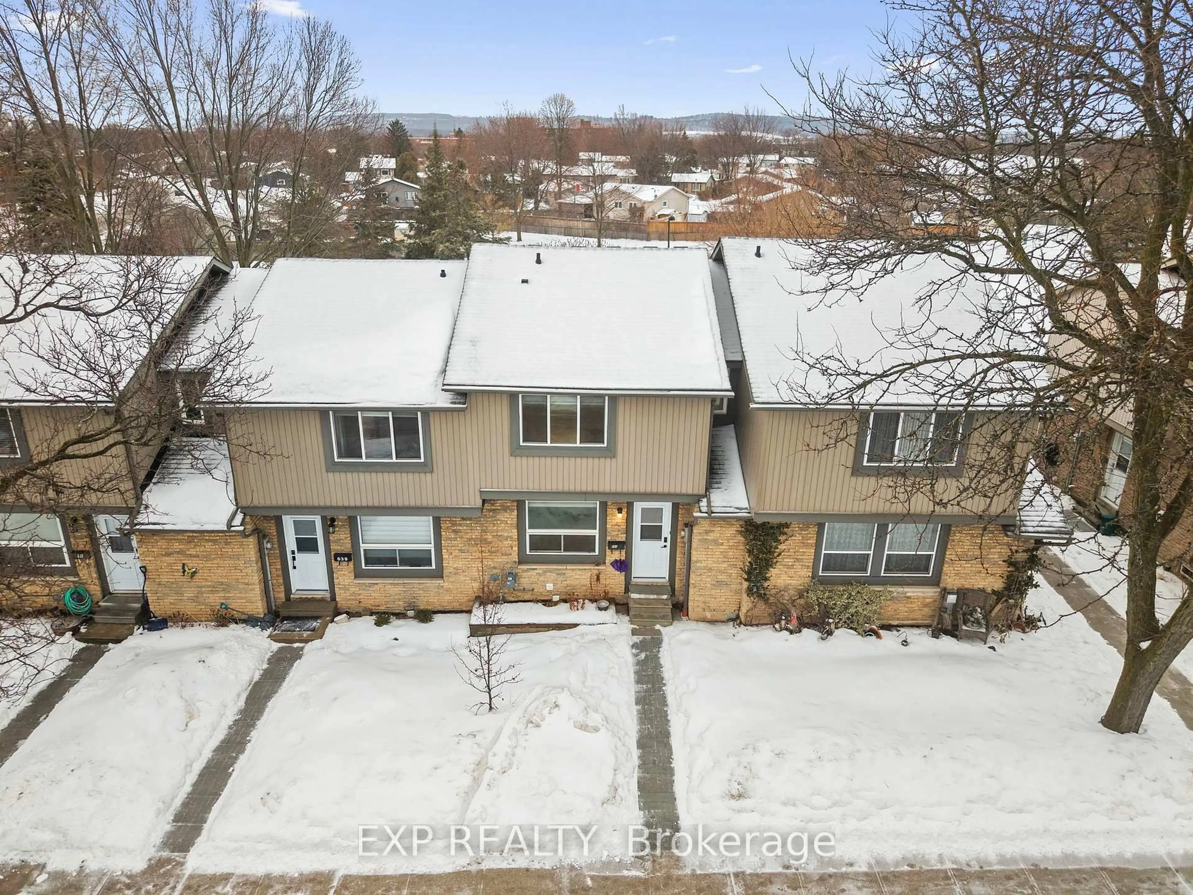 A pic from outside/outdoor area/front of a property/back of a property/a pic from drone, street for 641 Woodward Ave, Milton Ontario L9T 3K4