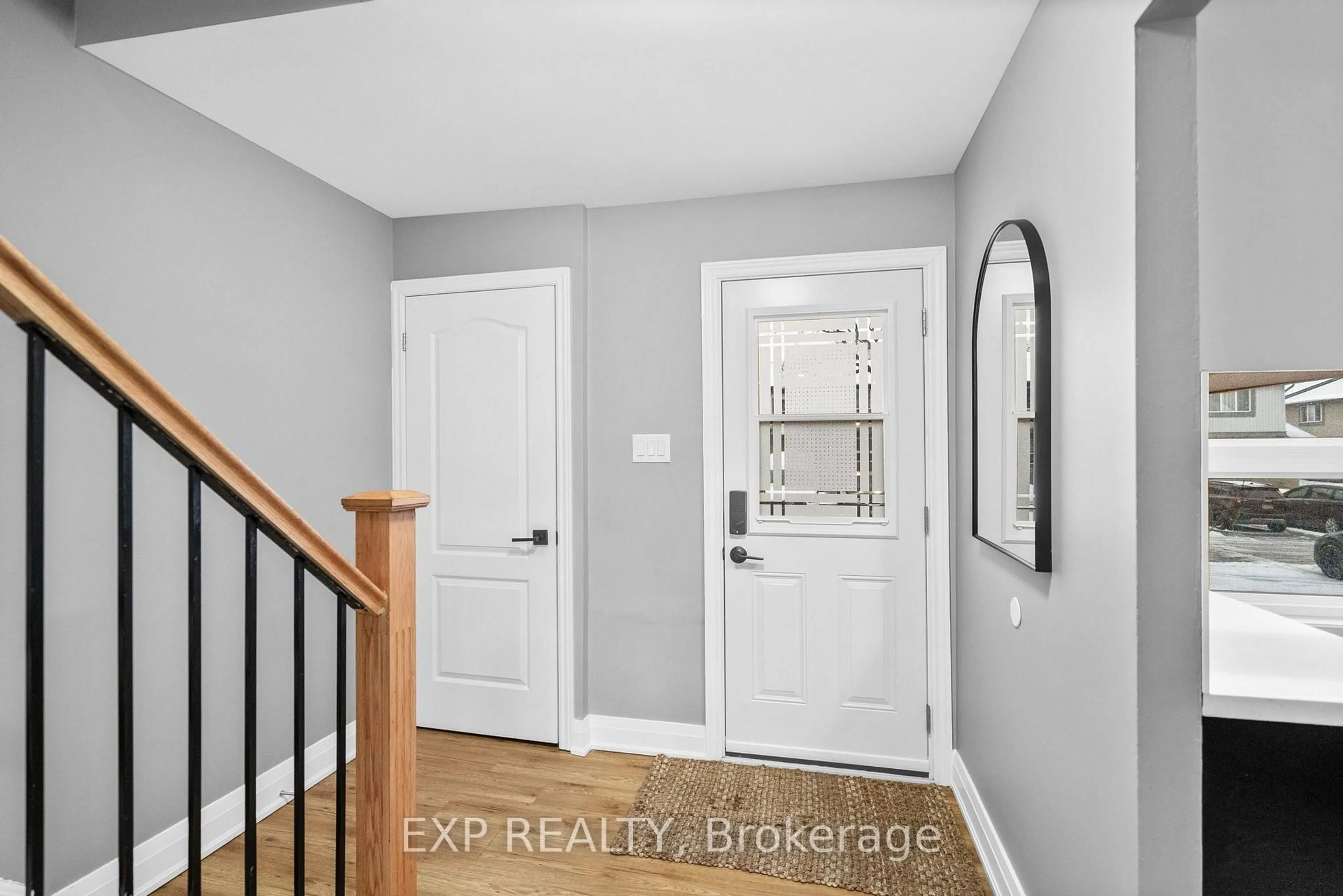 Indoor entryway for 641 Woodward Ave, Milton Ontario L9T 3K4