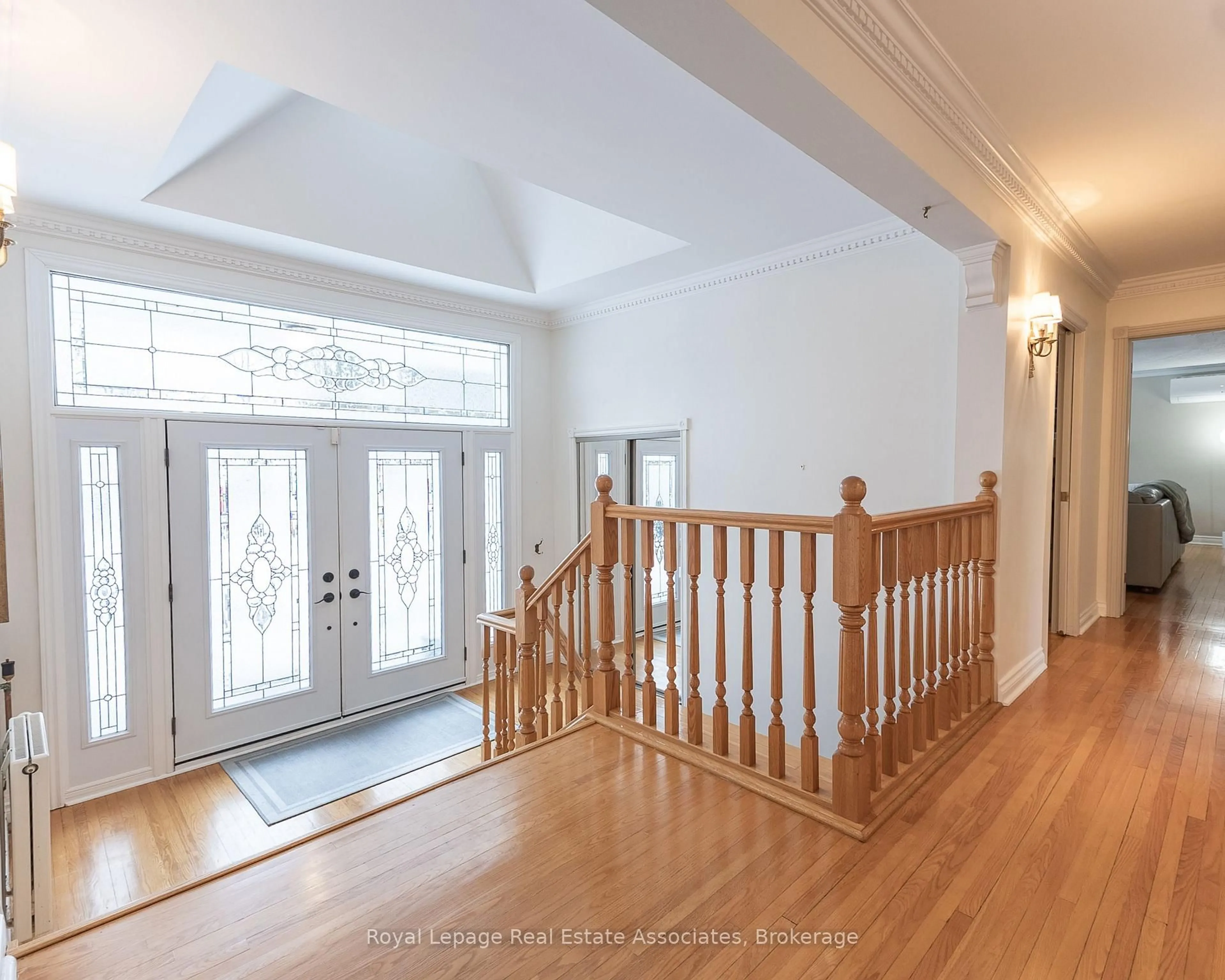 Indoor foyer for 13931 Cromar Crt, Halton Hills Ontario L7G 4S5