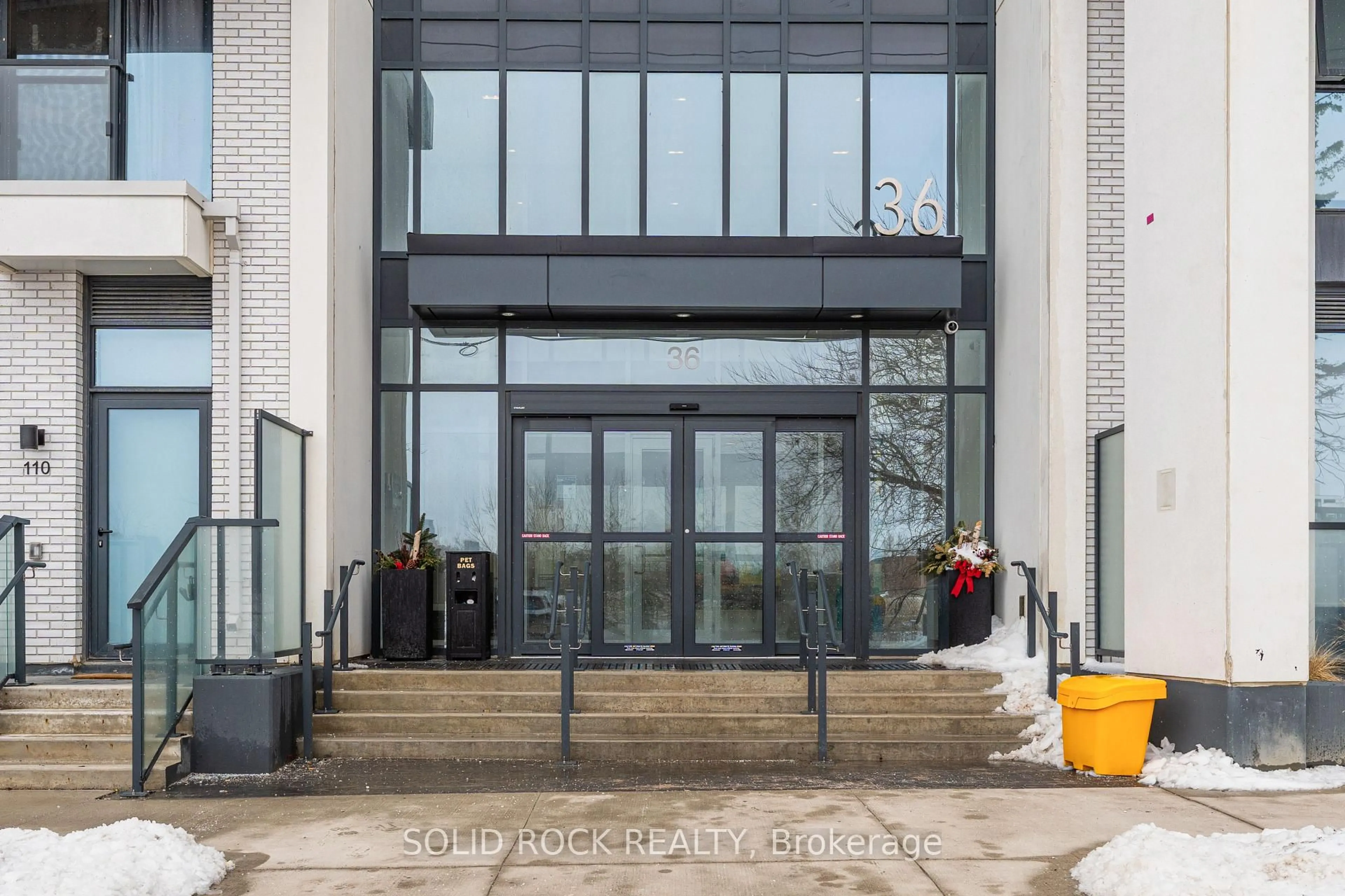 Indoor foyer for 36 Zorra St #3211, Toronto Ontario M8Z 0G5