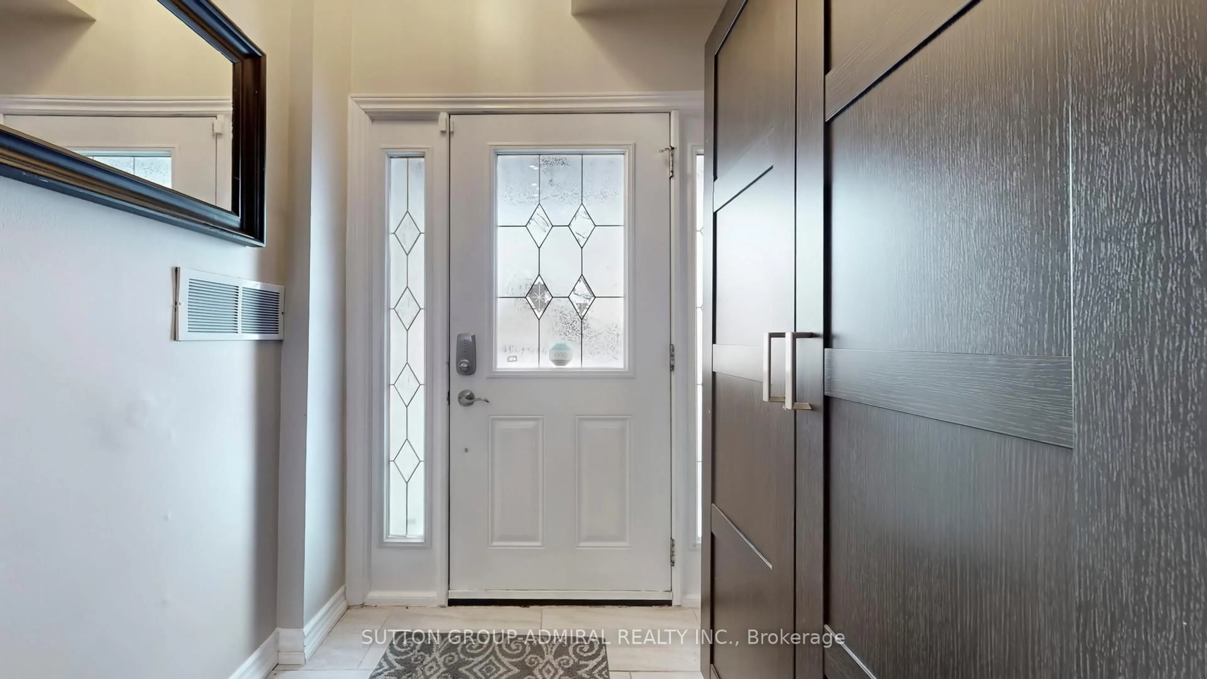 Indoor entryway for 64 Bronte St #8, Milton Ontario L9T 1Y8