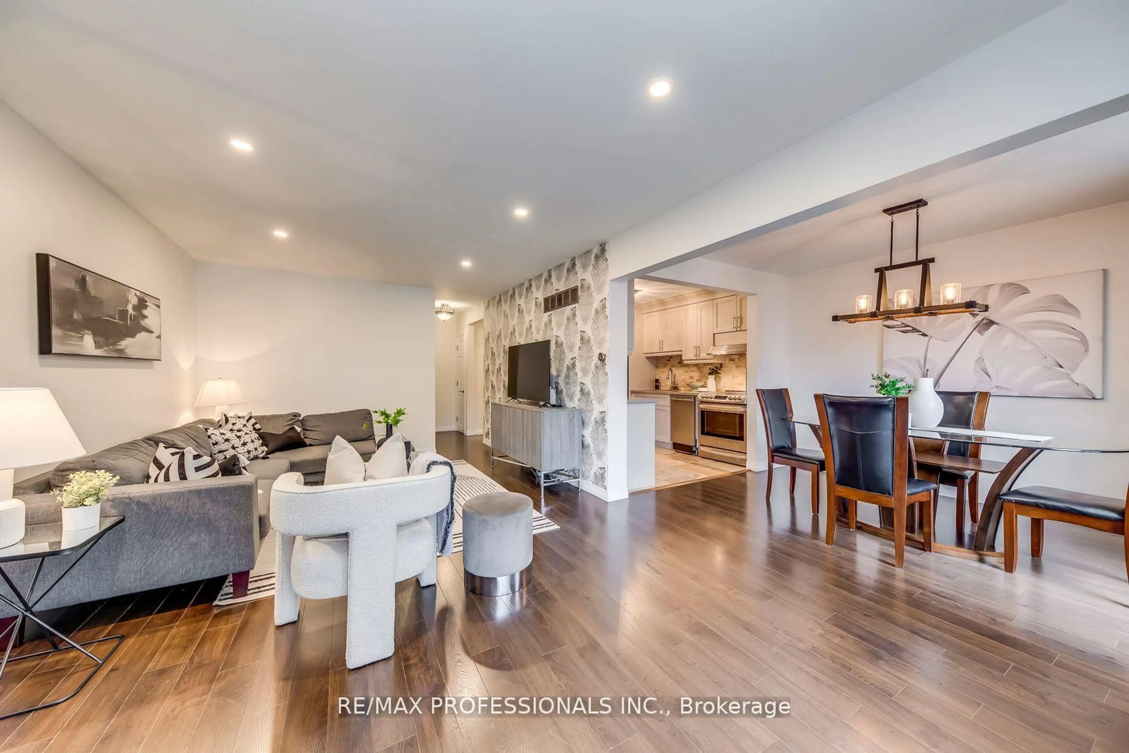 Dining room, wood/laminate floor for 4345 Bloor St #51, Toronto Ontario M9C 2A4