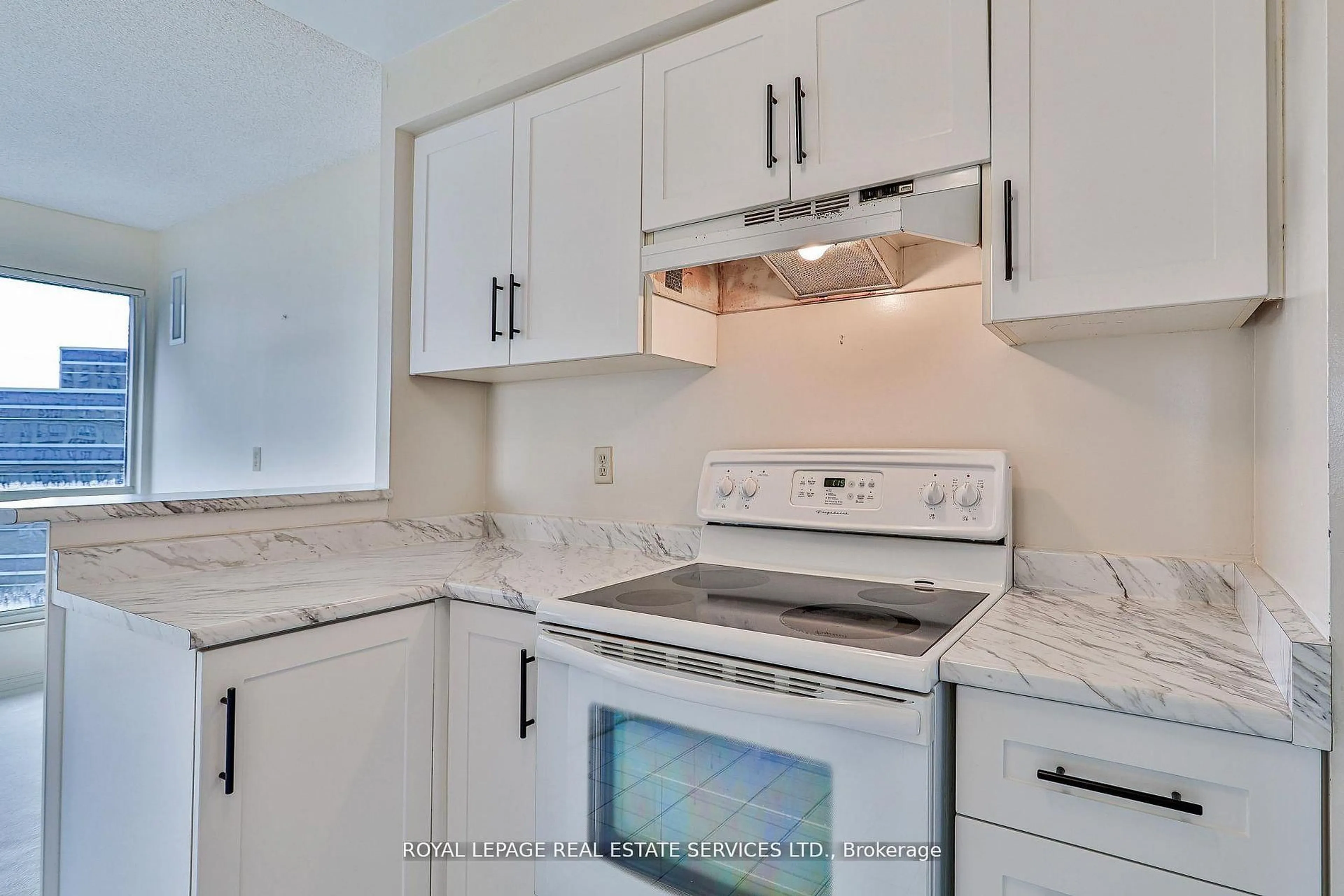 Standard kitchen, ceramic/tile floor for 2269 Lake Shore Blvd #611, Toronto Ontario M8V 3X6