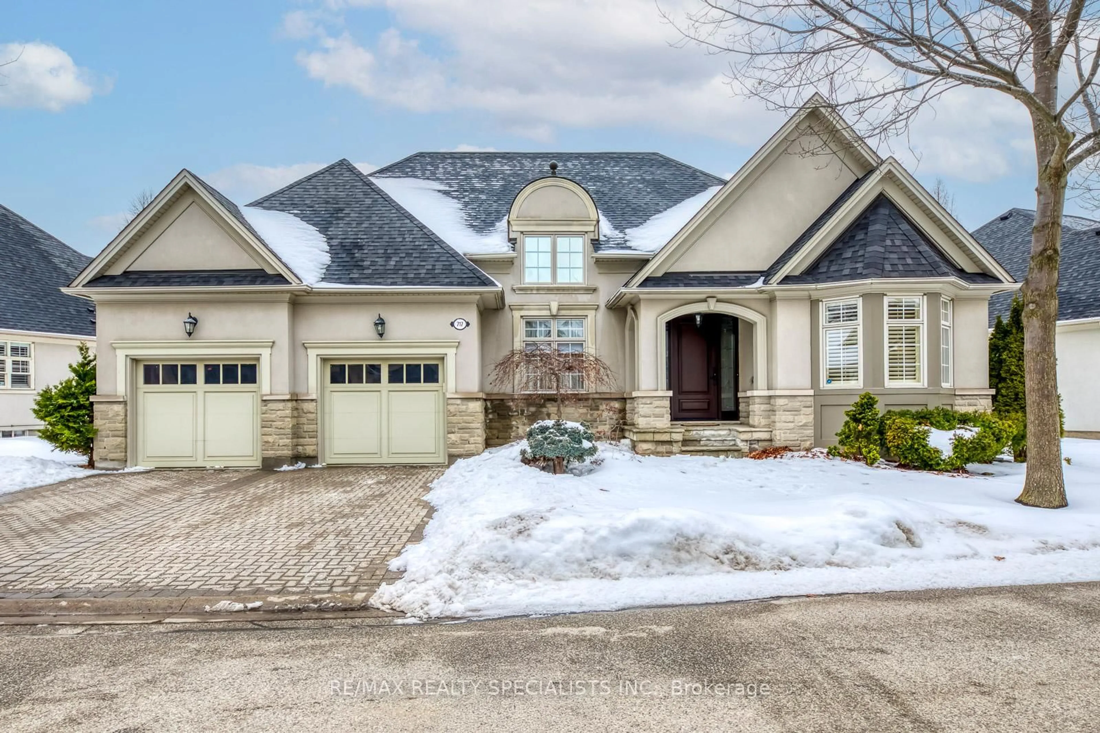 Home with brick exterior material, street for 717 Hidden Grove Lane, Mississauga Ontario L5H 4L2