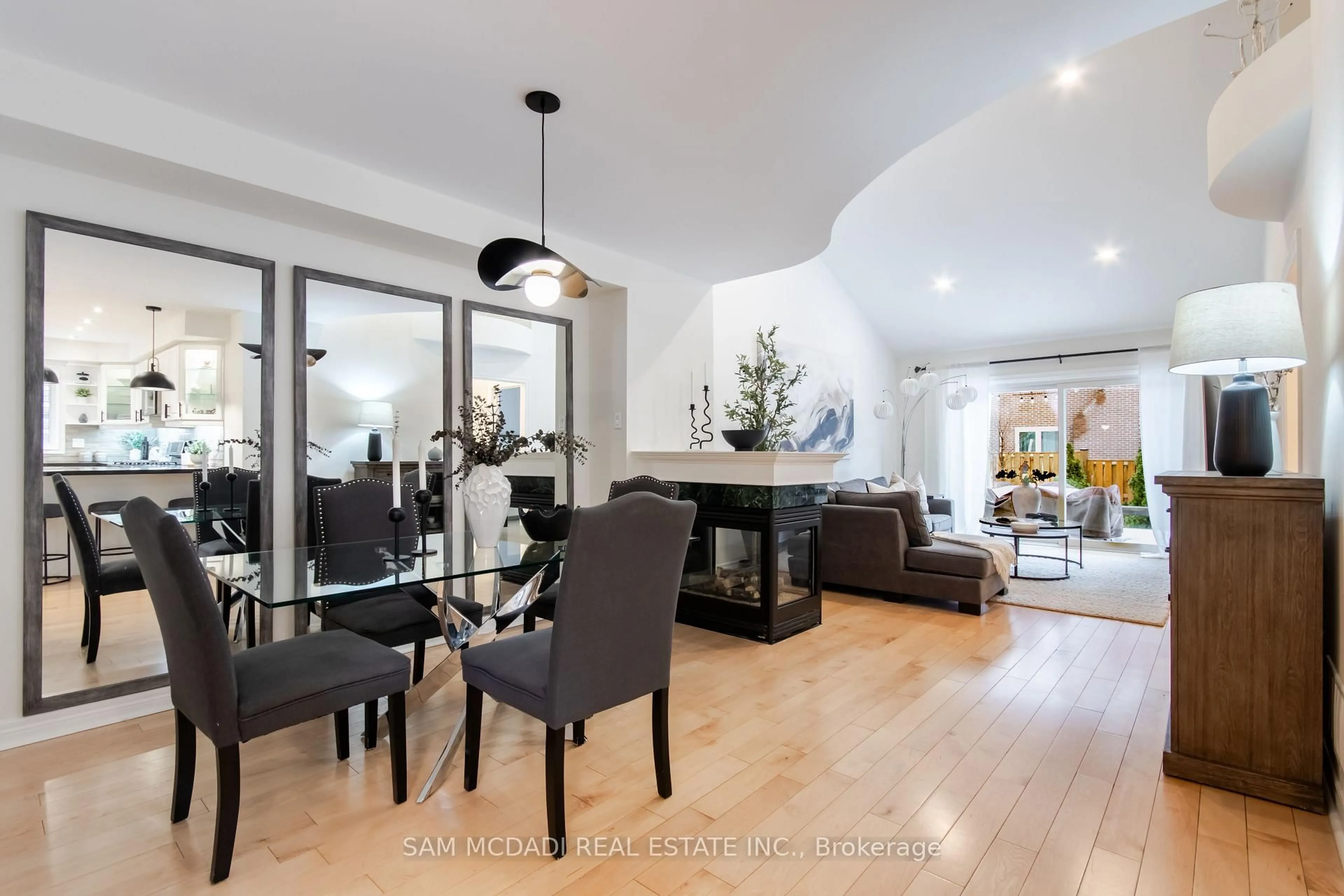 Dining room, wood/laminate floor for 223 Rebecca St #46, Oakville Ontario L6K 3Y2