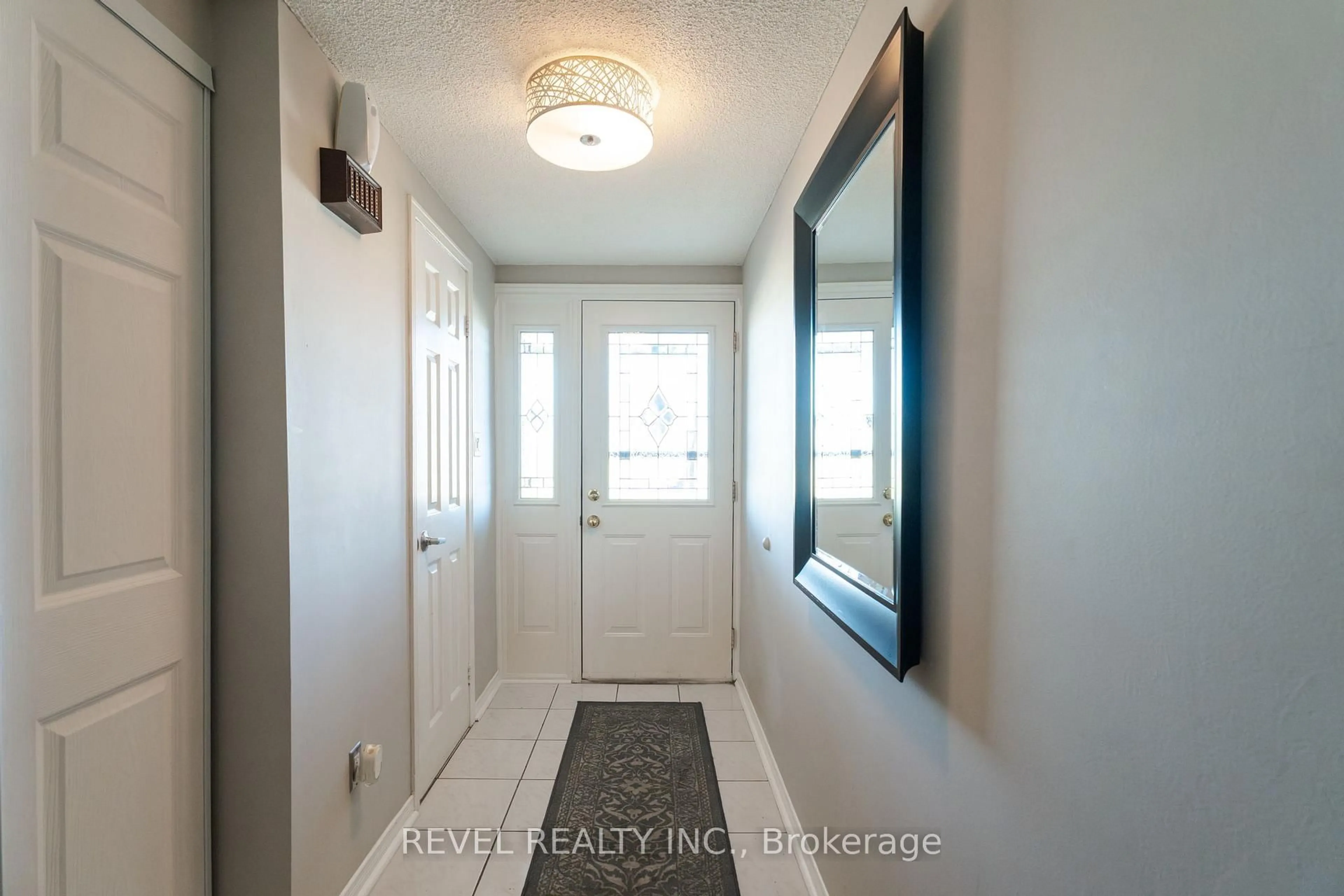 Indoor entryway for 3360 Council Ring Rd #57, Mississauga Ontario L5L 2E4