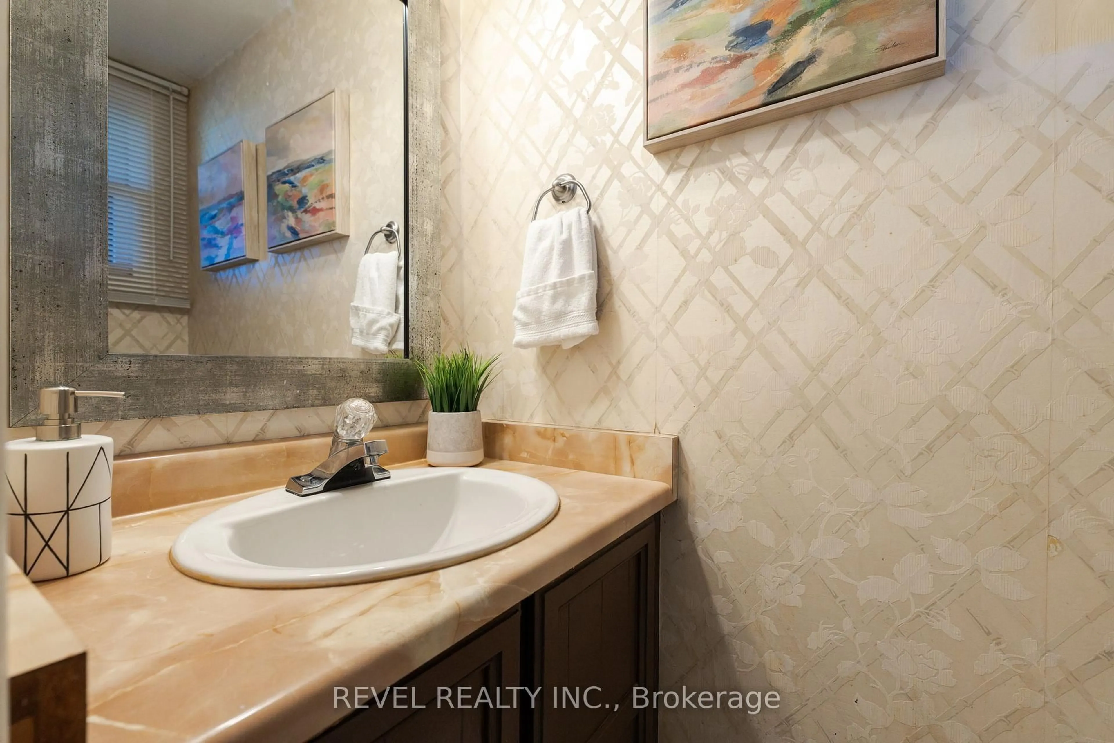 Standard bathroom, ceramic/tile floor for 3360 Council Ring Rd #57, Mississauga Ontario L5L 2E4