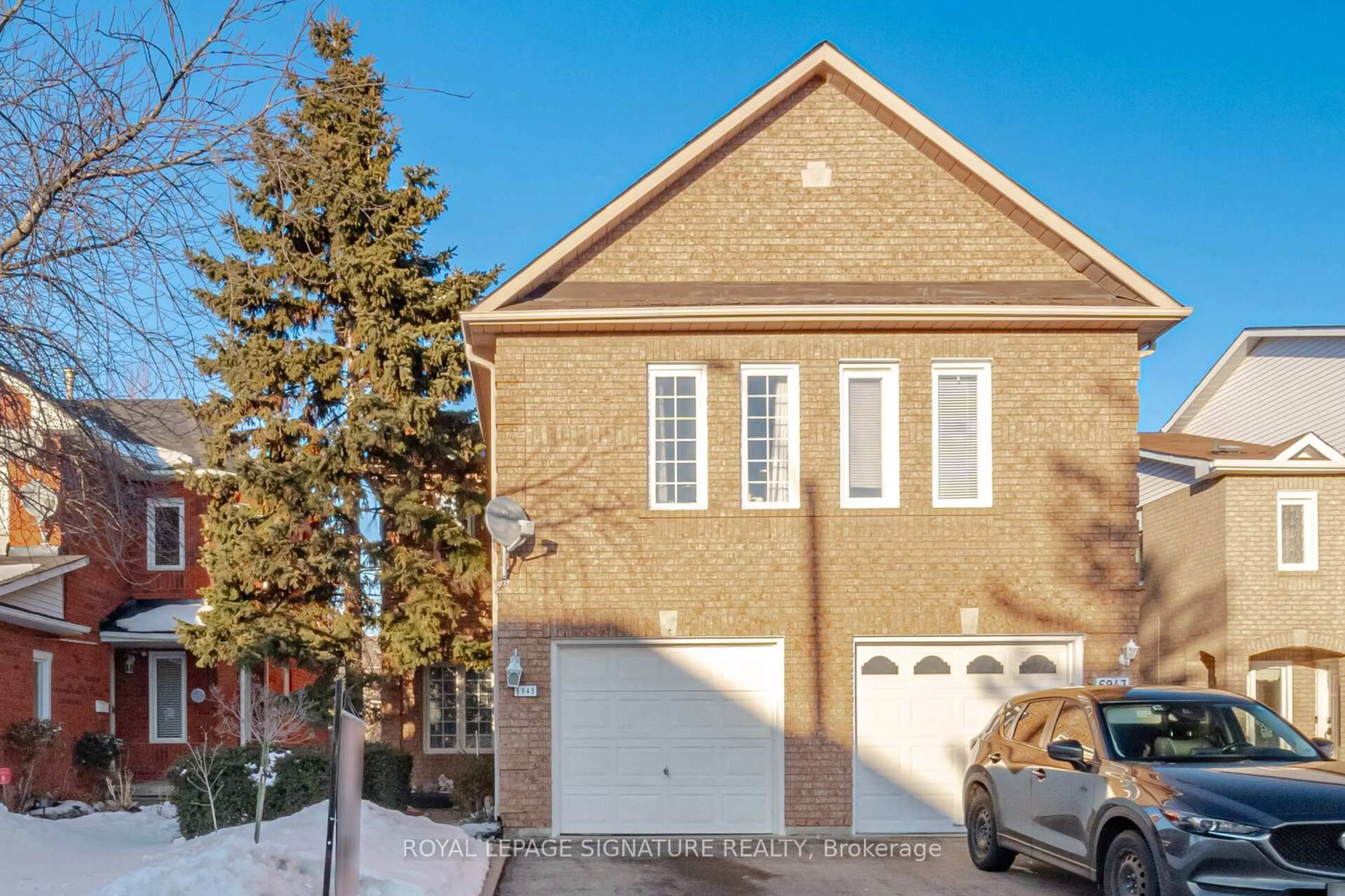 Home with brick exterior material, street for 6945 Gracefield Dr, Mississauga Ontario L5N 6T9