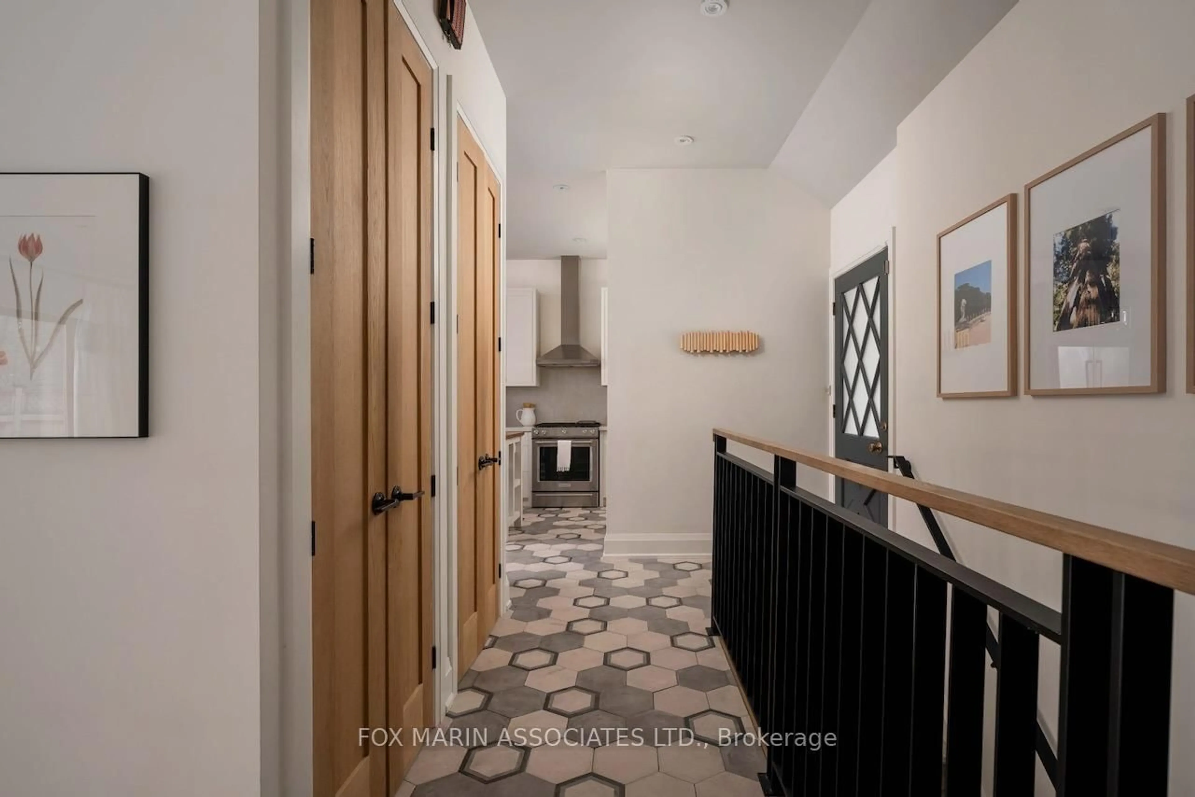 Indoor foyer for 4 Dunstable Pl, Toronto Ontario M9R 3A9