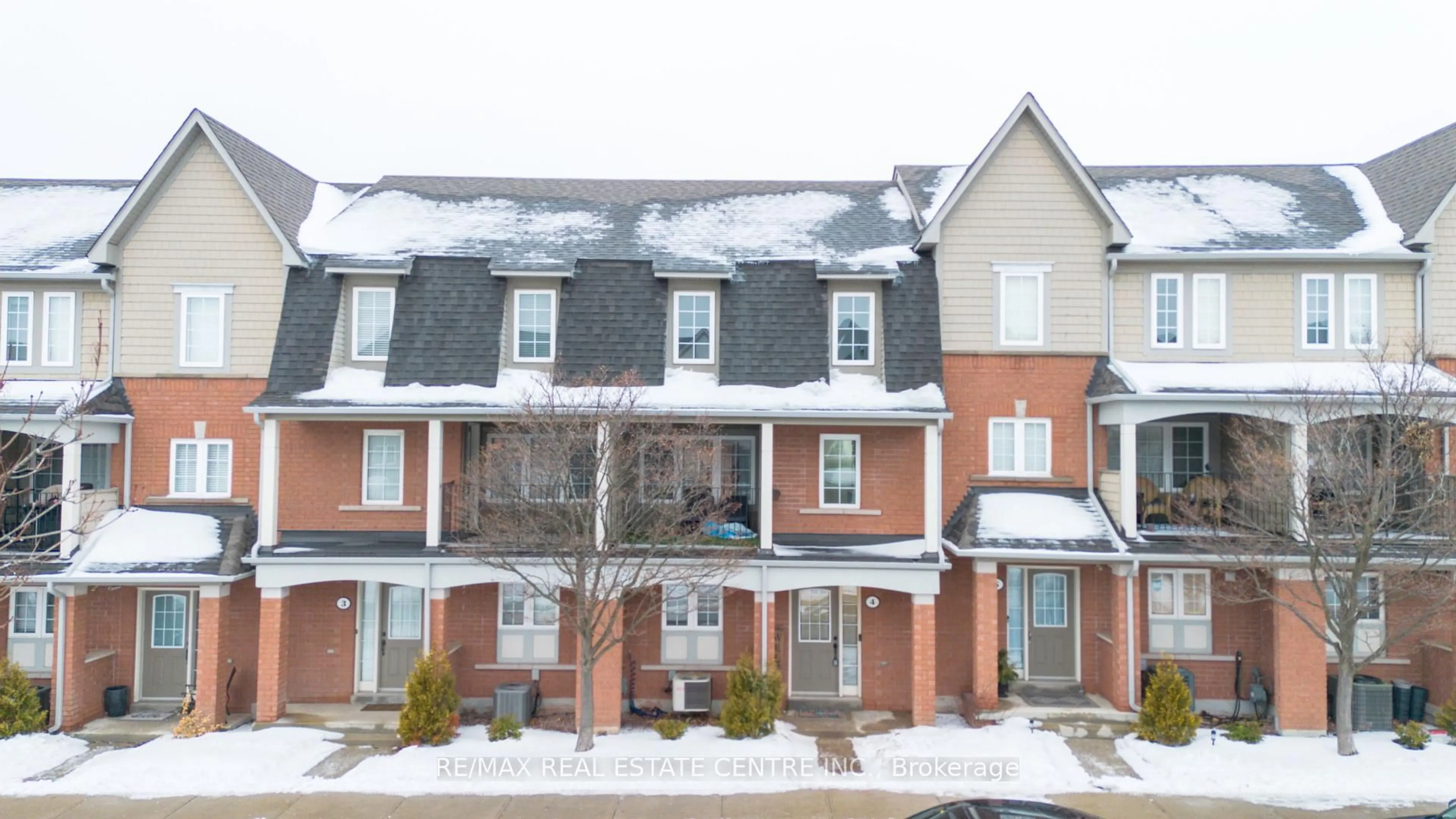 A pic from outside/outdoor area/front of a property/back of a property/a pic from drone, street for 2360 Parkhaven Blvd #4, Oakville Ontario L6H 7S6