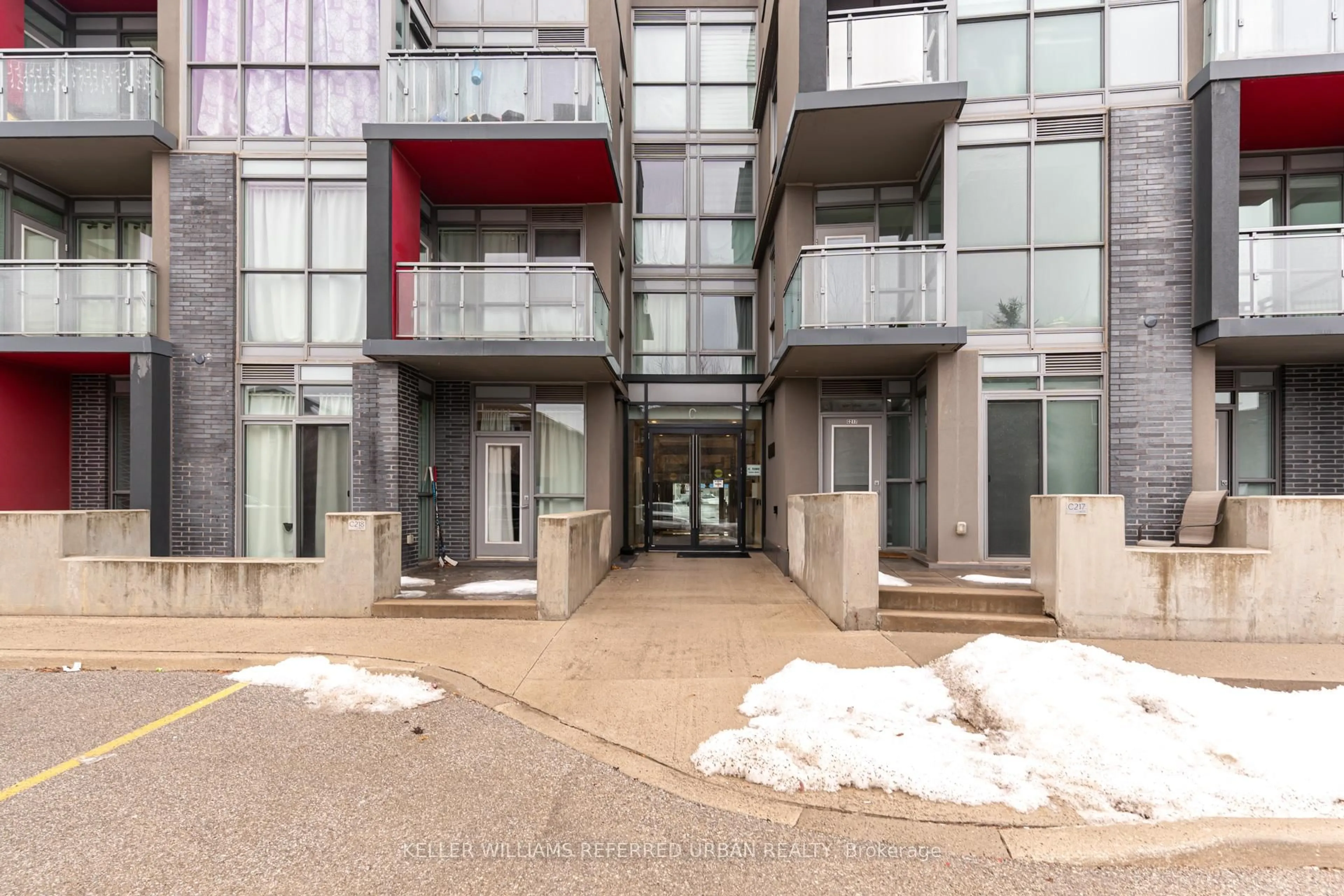 Indoor foyer for 5260 Dundas St #C401, Burlington Ontario L7R 0J7