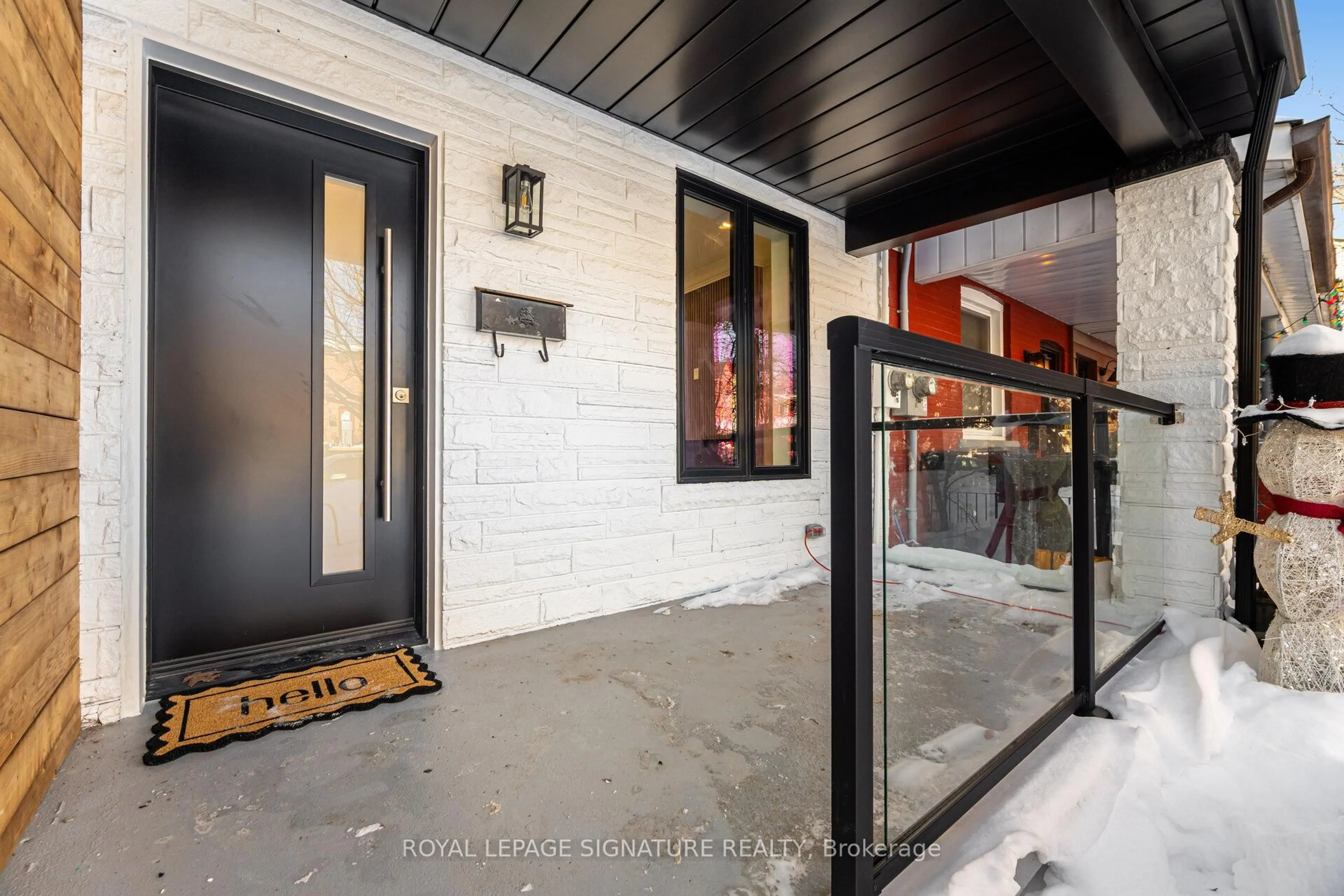 Indoor entryway for 241 Maria St, Toronto Ontario M6P 1W6