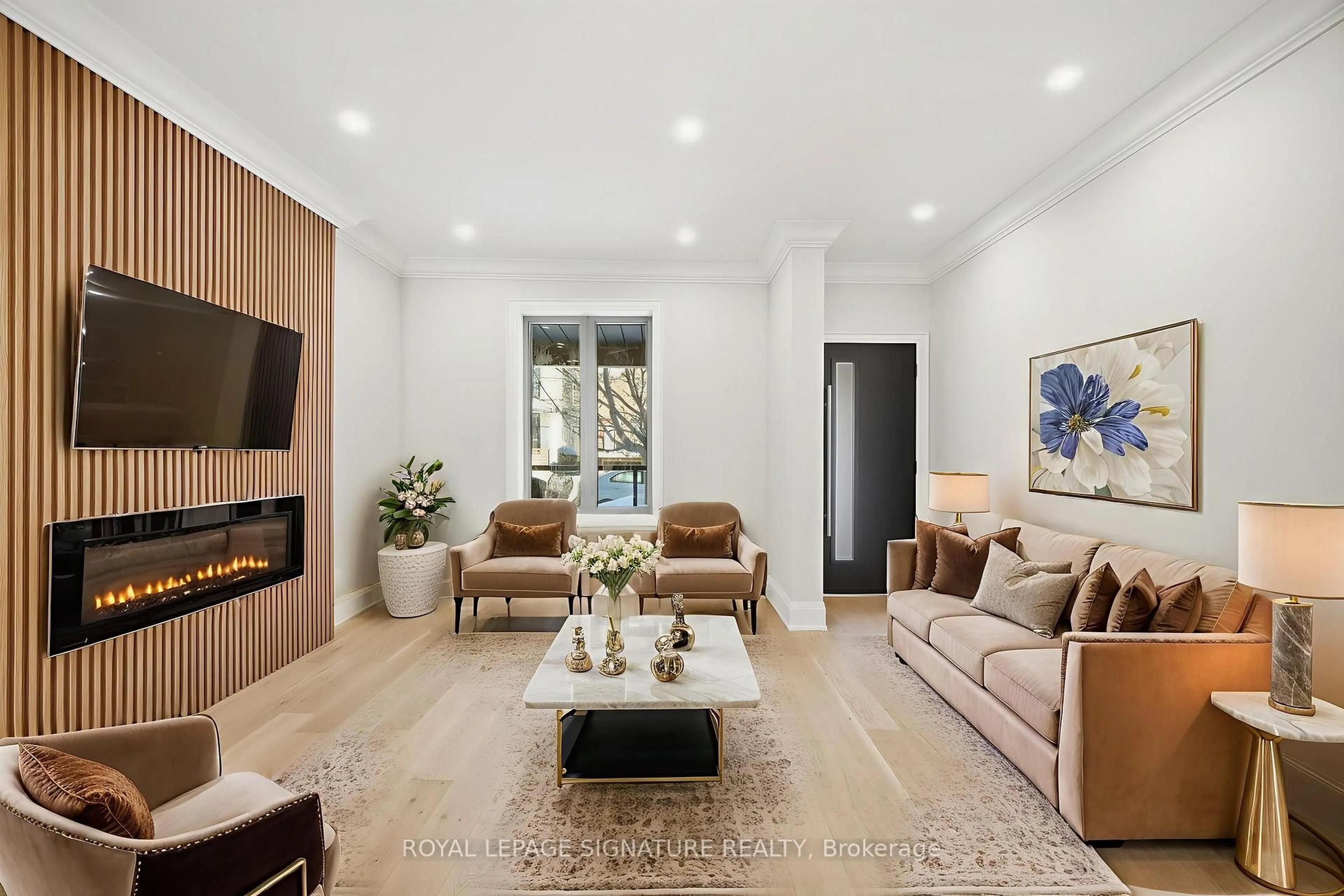 Unknown for 241 Maria St, Toronto Ontario M6P 1W6