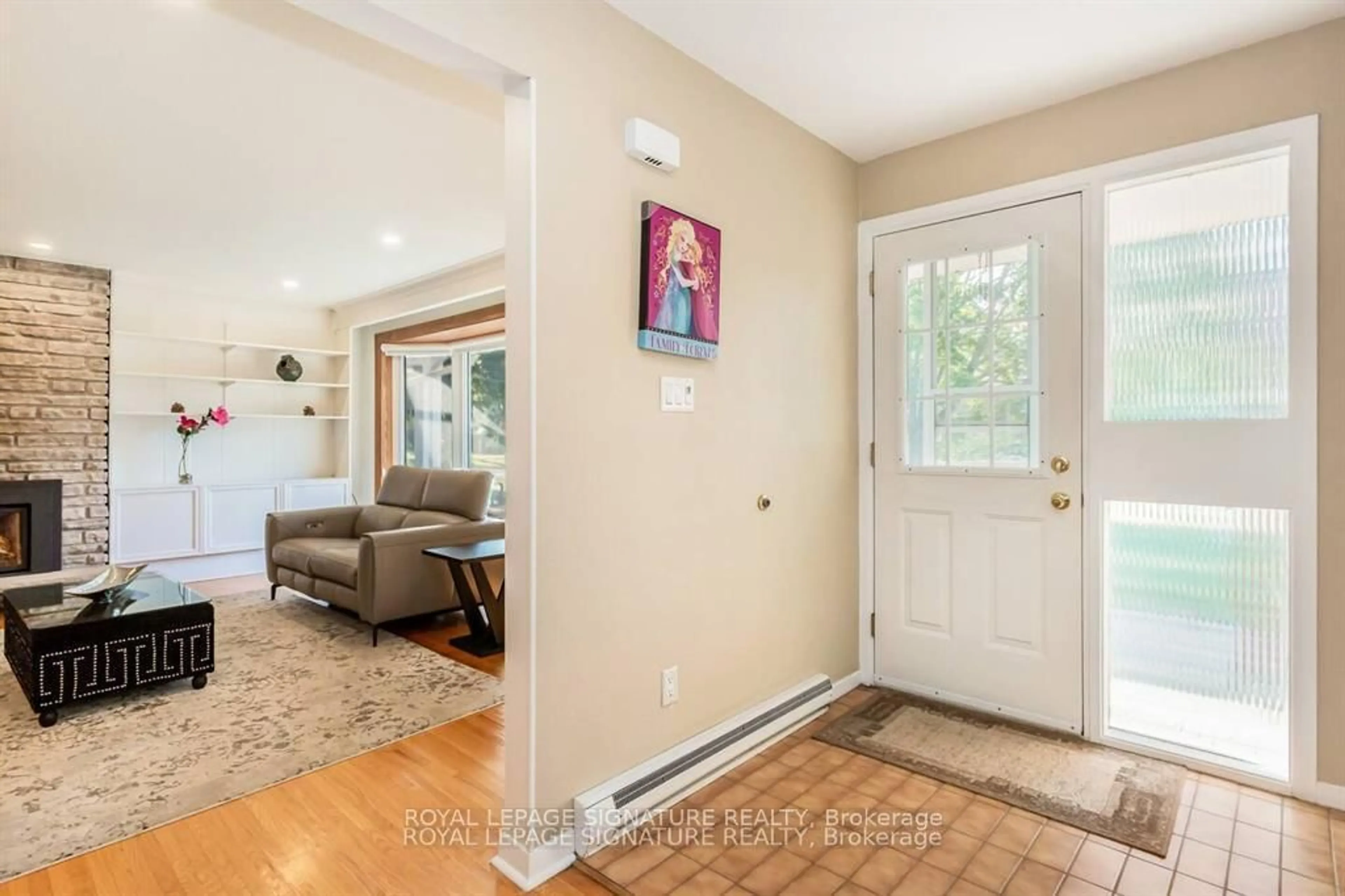 Indoor entryway for 153 Ulster Dr, Oakville Ontario L6L 3P3
