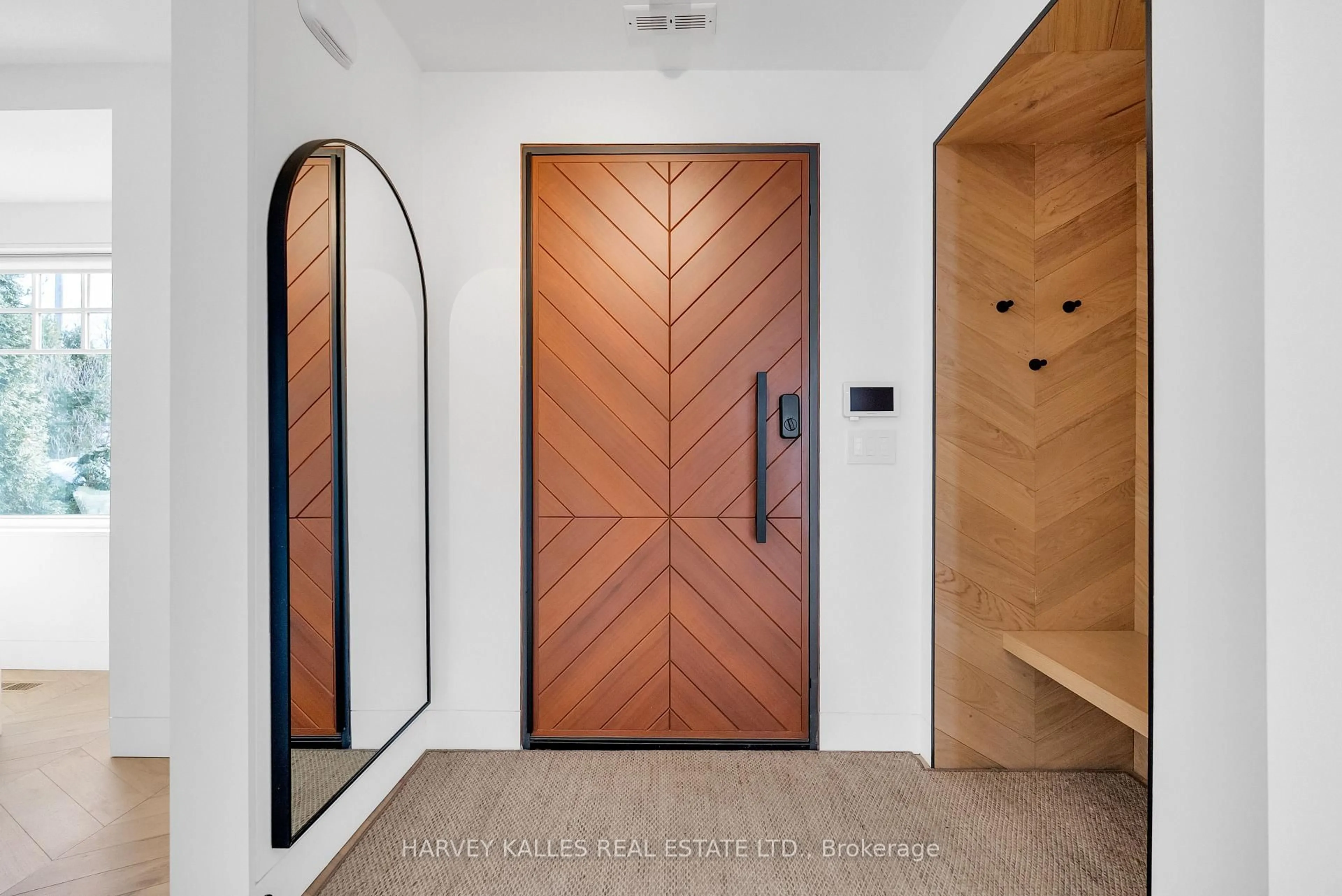 Indoor entryway for 4 Belvedere Blvd, Toronto Ontario M8X 1K1