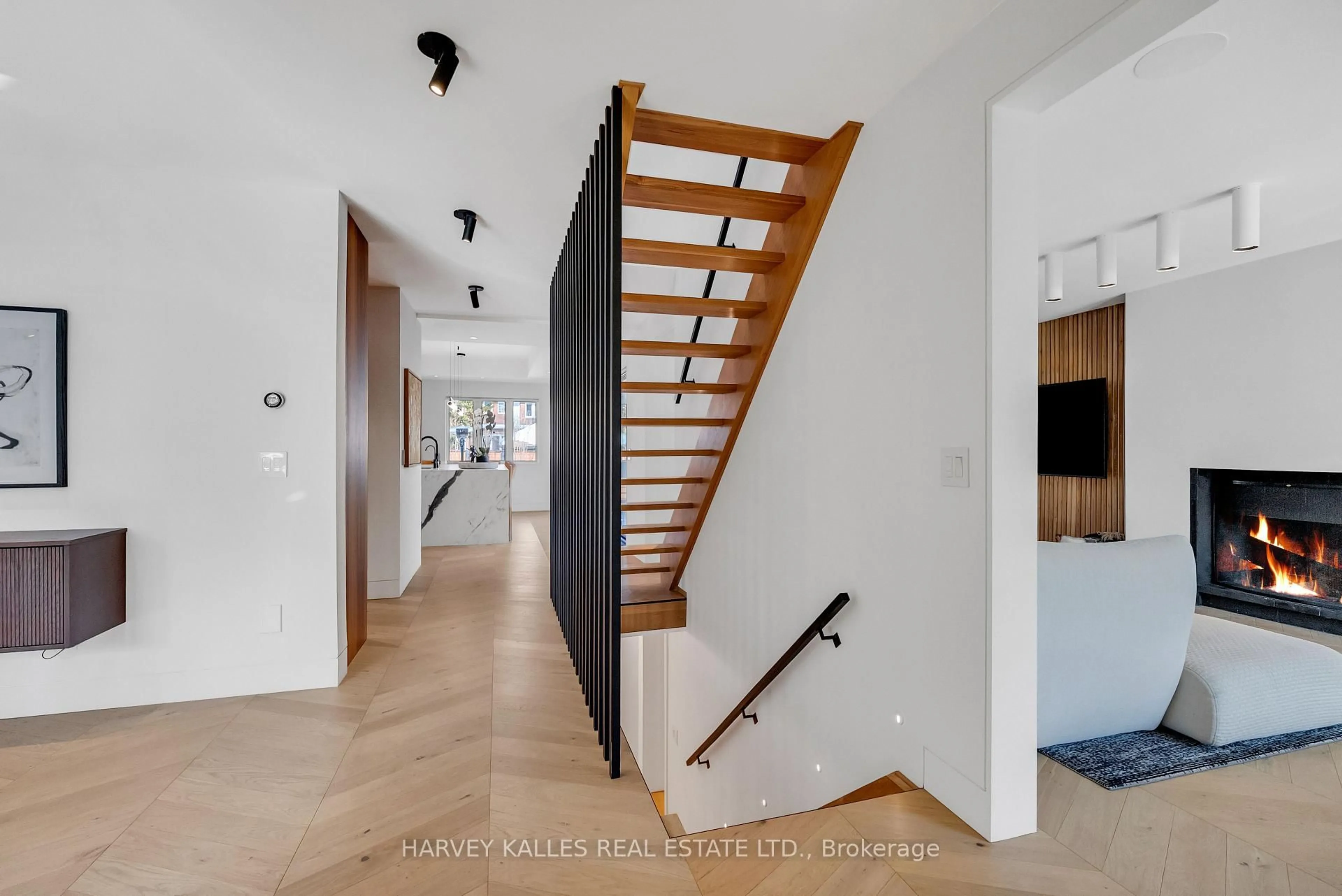 Unknown for 4 Belvedere Blvd, Toronto Ontario M8X 1K1