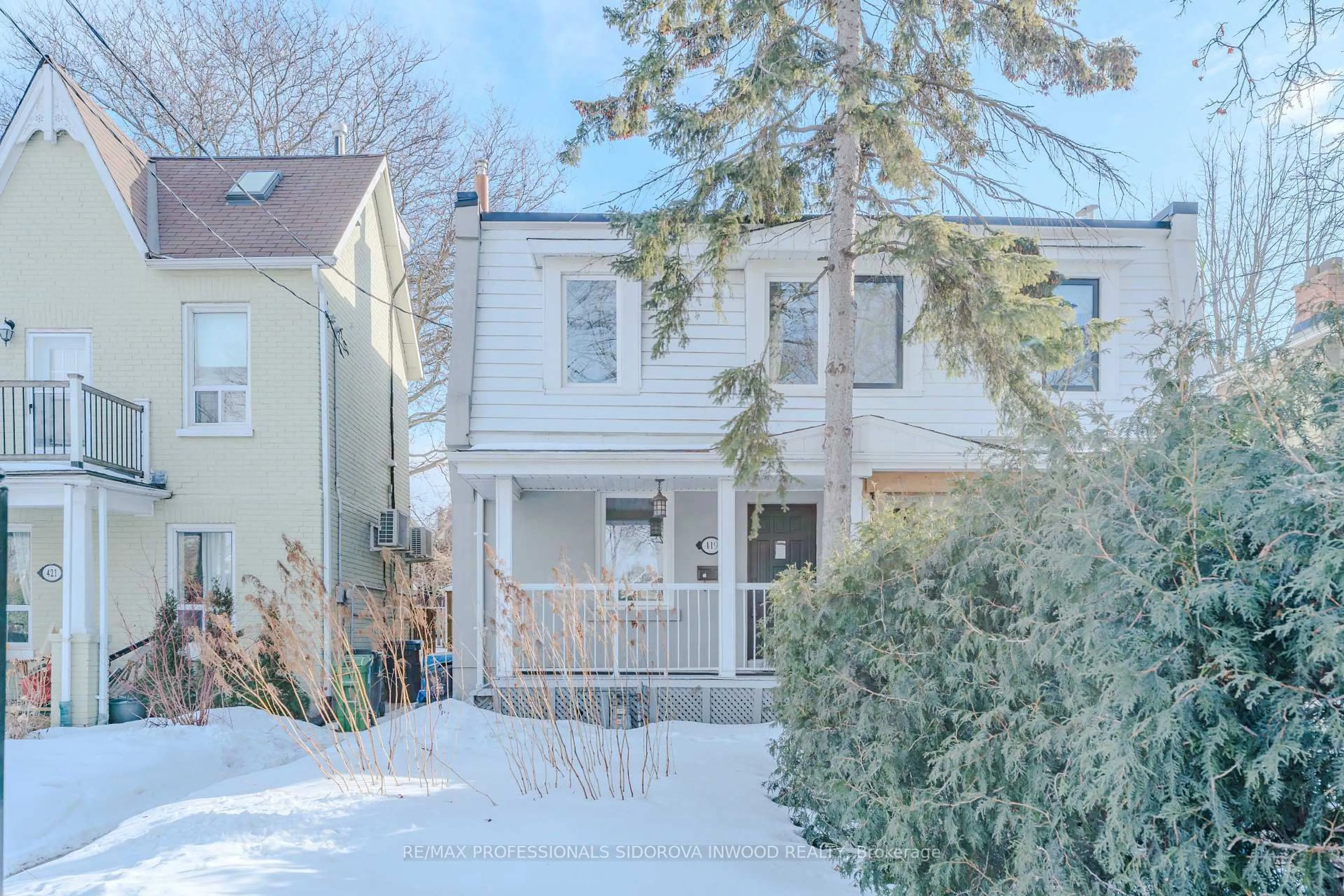 A pic from outside/outdoor area/front of a property/back of a property/a pic from drone, street for 419 Indian Grve, Toronto Ontario M6P 2H7