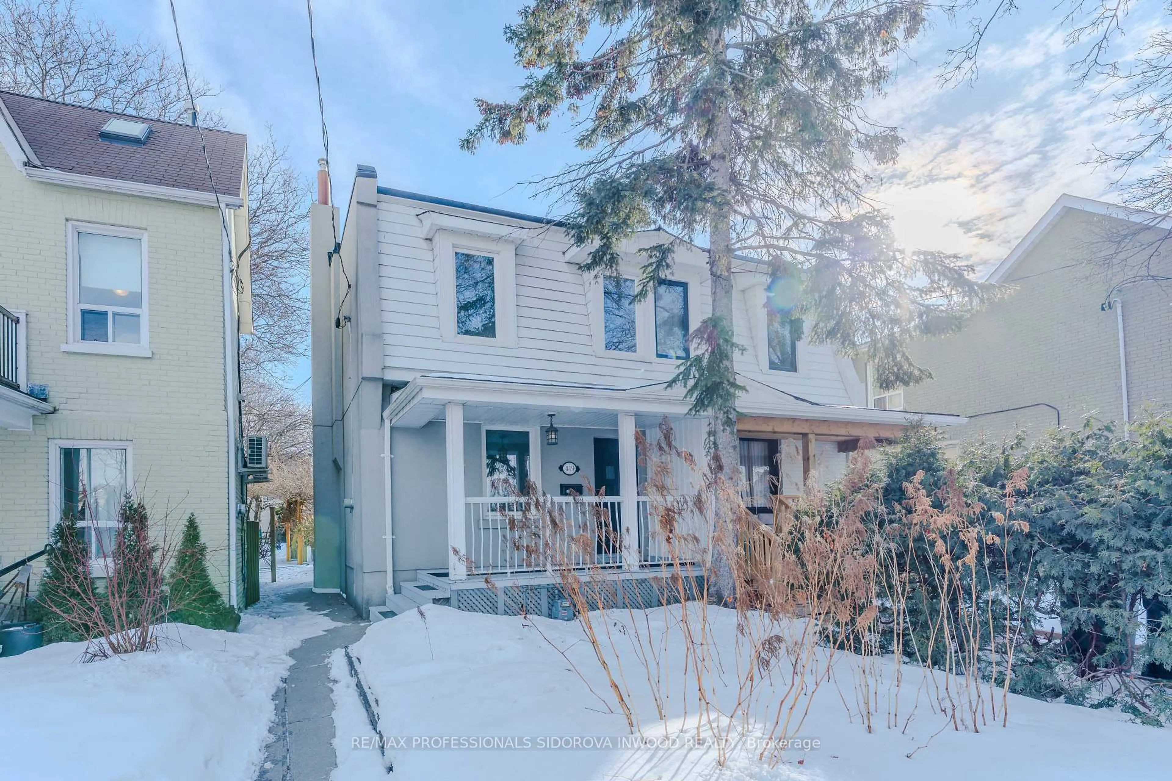 A pic from outside/outdoor area/front of a property/back of a property/a pic from drone, street for 419 Indian Grve, Toronto Ontario M6P 2H7