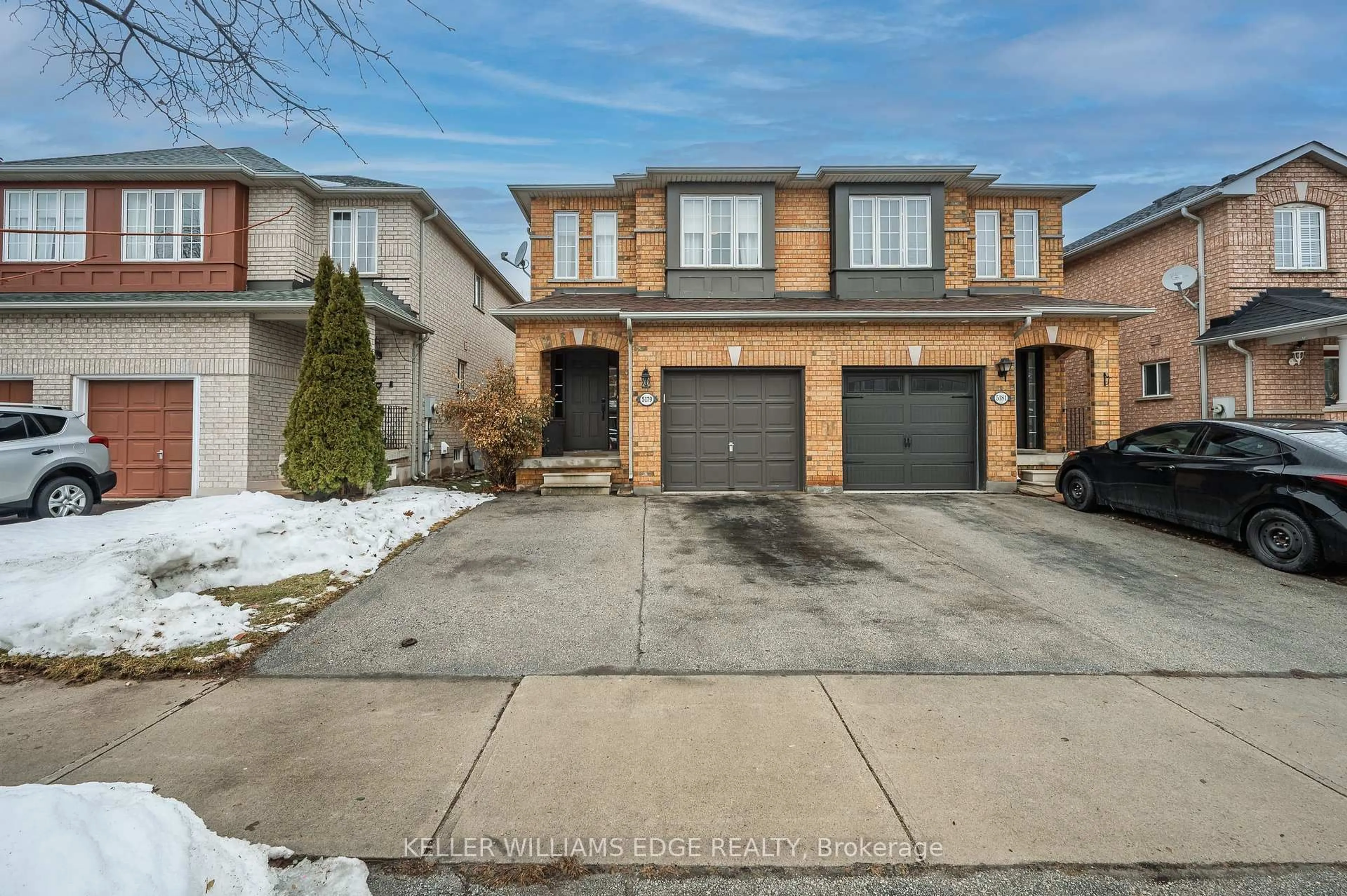 Home with brick exterior material, street for 5179 Des Jardines Dr, Burlington Ontario L7L 6P7