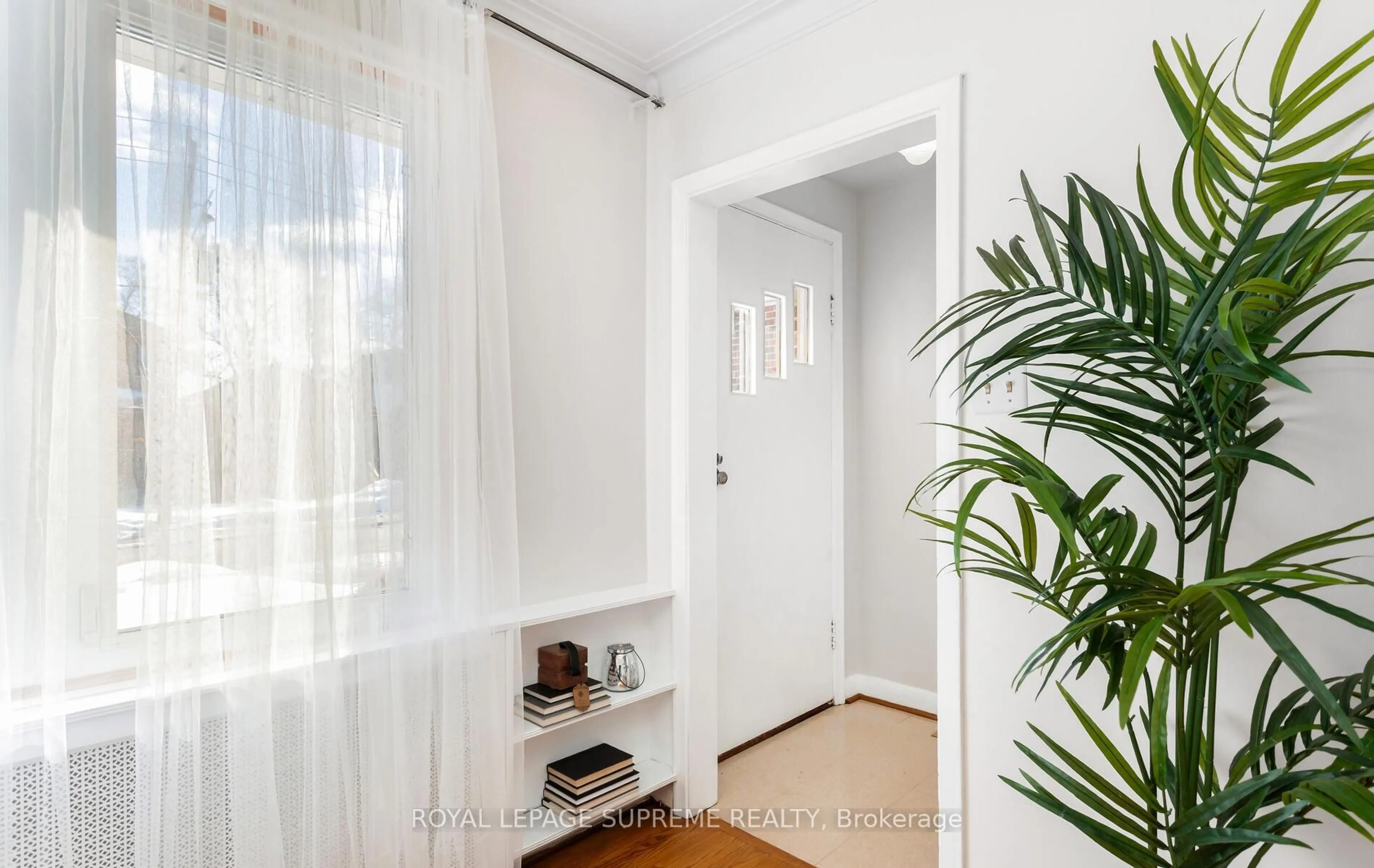 Indoor entryway for 14 East Dr, Toronto Ontario M6N 2N7