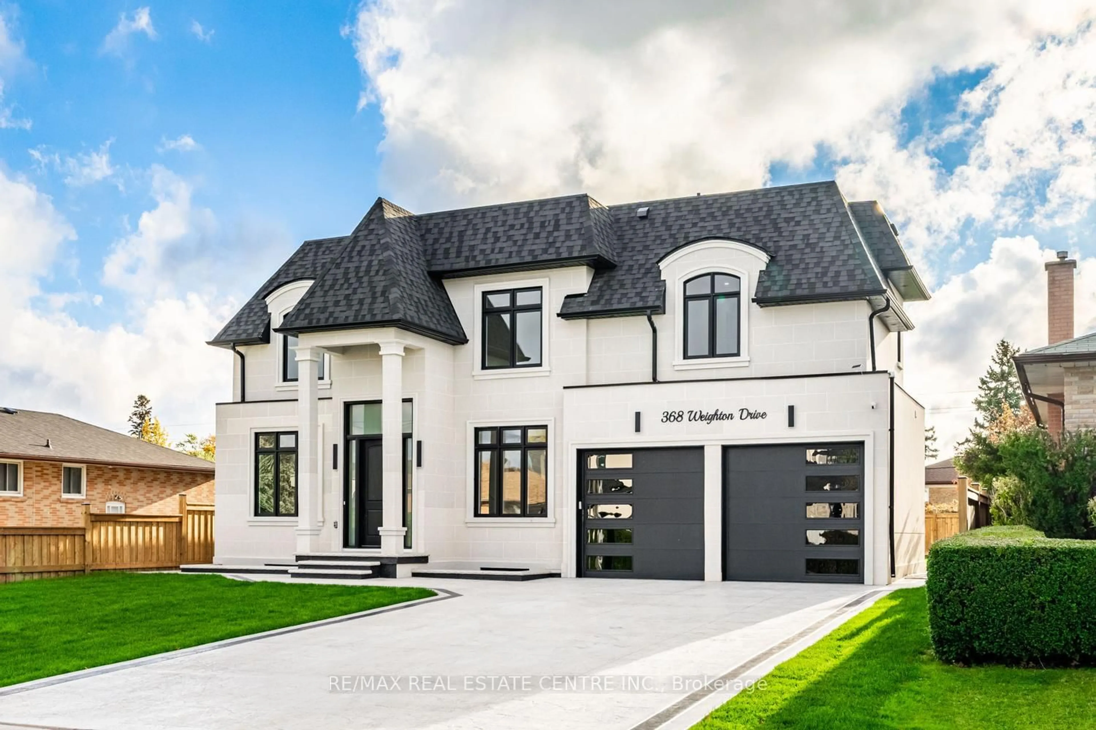 Home with brick exterior material, street for 368 WEIGHTON Dr, Oakville Ontario L6K 2R4