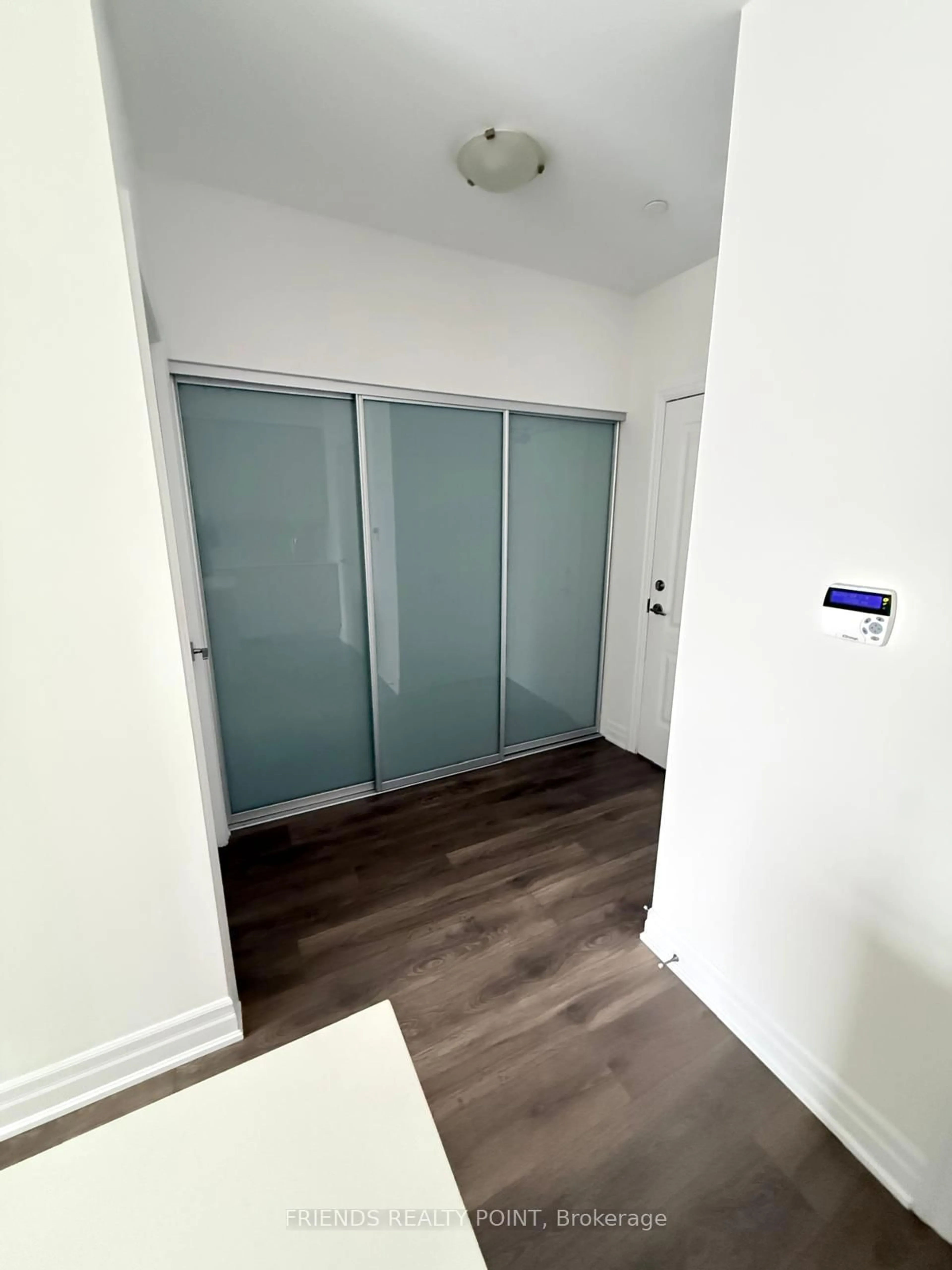 A pic of a room for 30 Elm Dr #404, Mississauga Ontario L5B 0N3