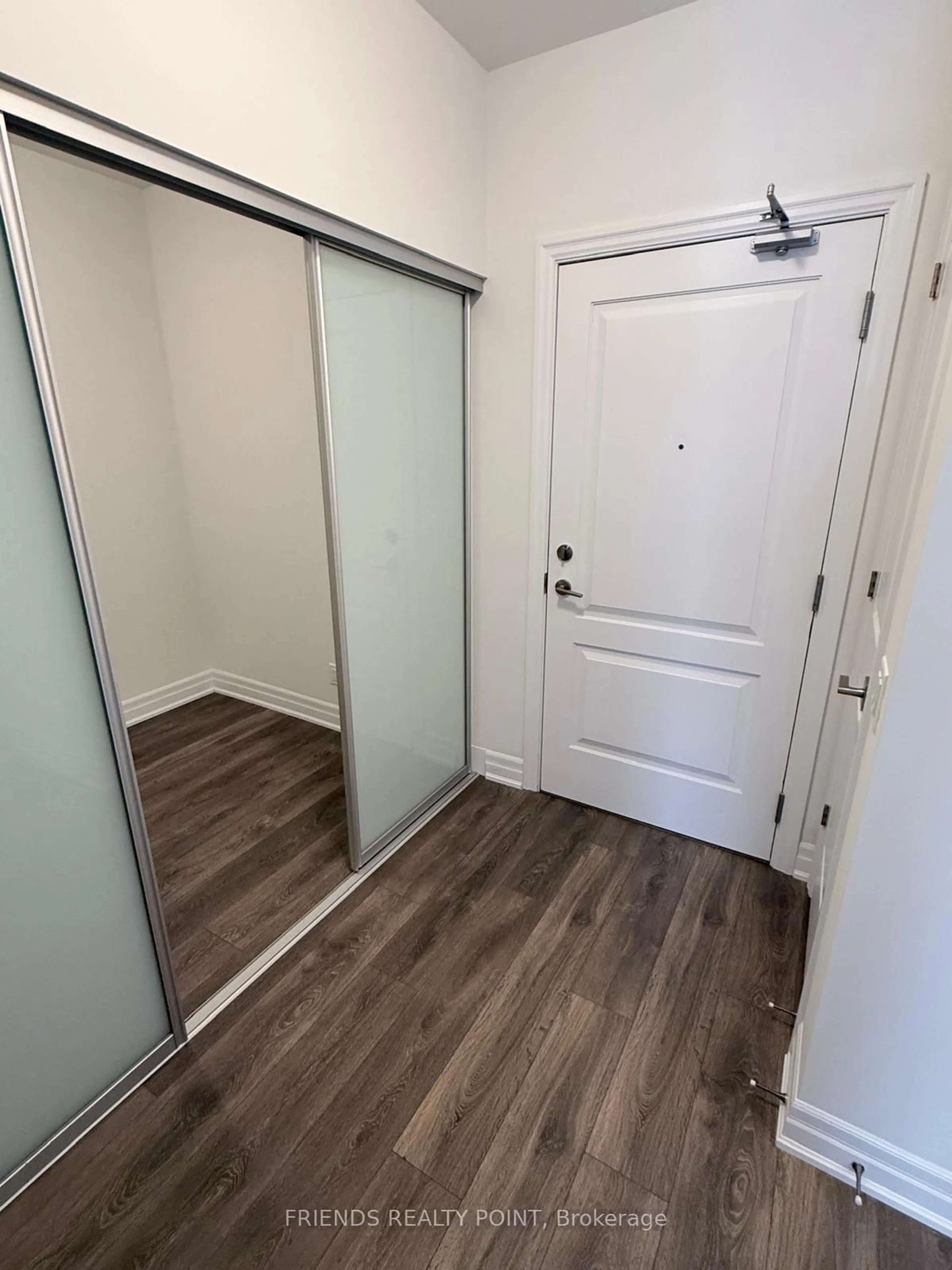 A pic of a room for 30 Elm Dr #404, Mississauga Ontario L5B 0N3