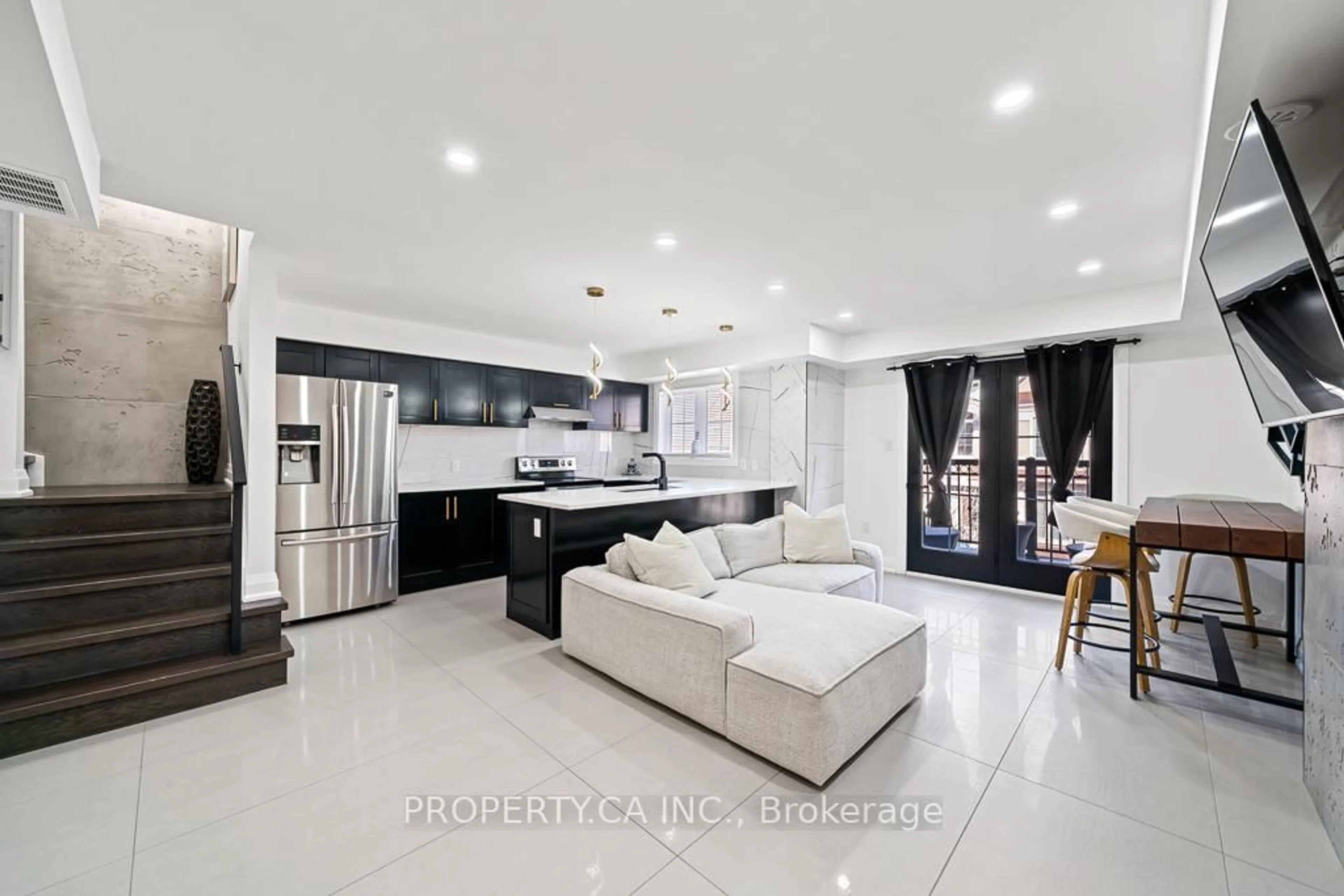 Open concept kitchen, ceramic/tile floor for 2441 Greenwich Dr #113, Oakville Ontario L6M 0S3