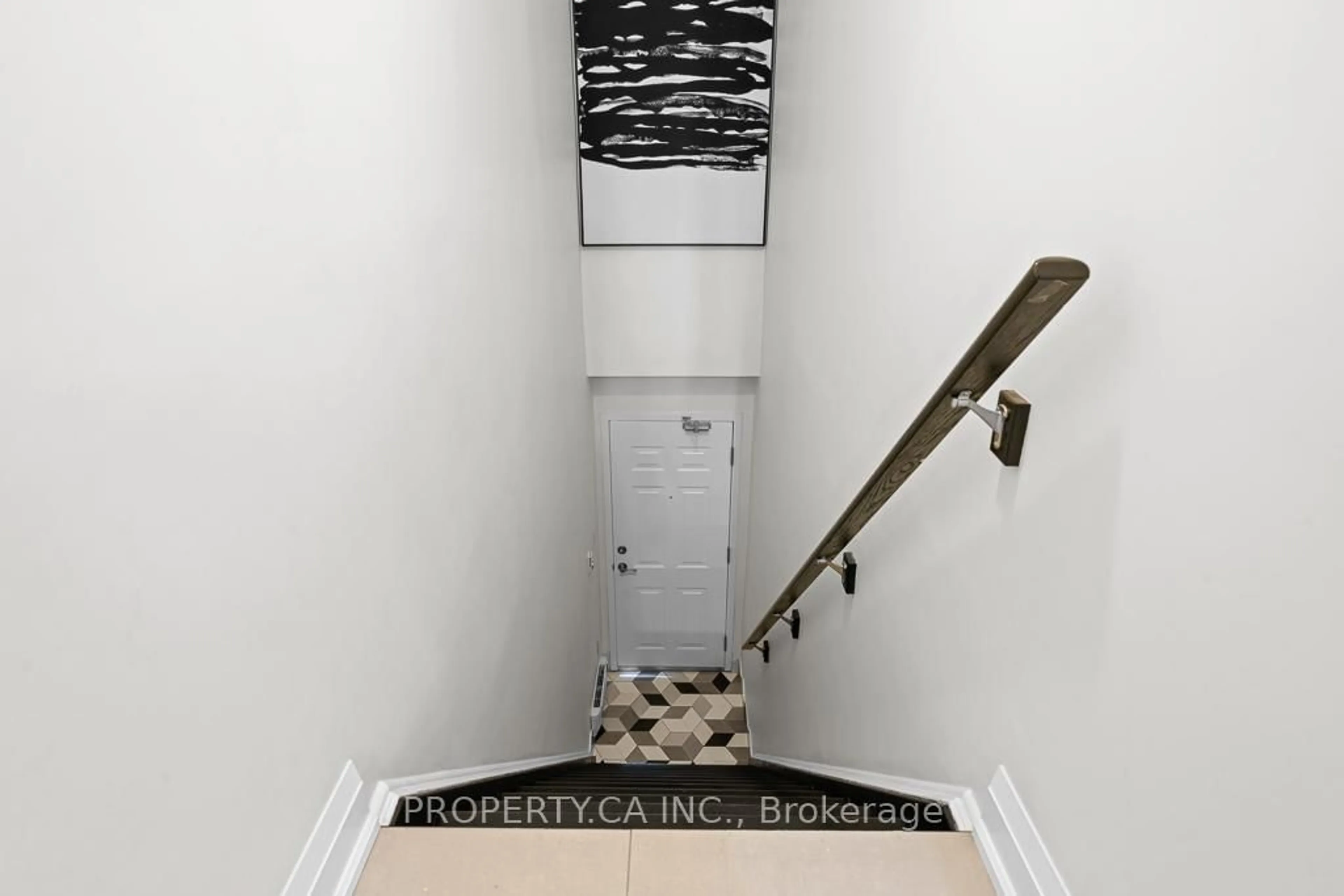 Indoor entryway for 2441 Greenwich Dr #113, Oakville Ontario L6M 0S3