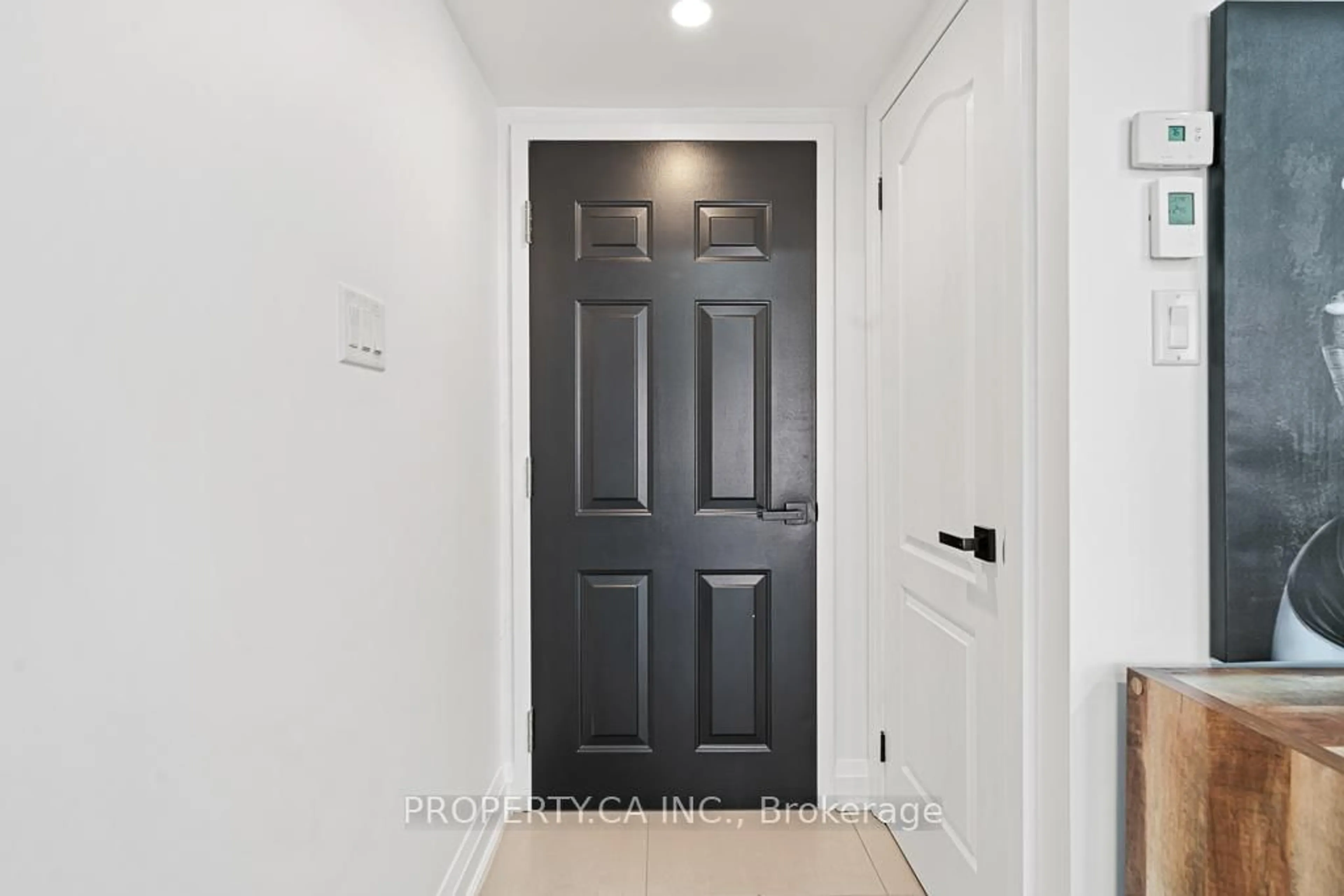 Indoor entryway for 2441 Greenwich Dr #113, Oakville Ontario L6M 0S3