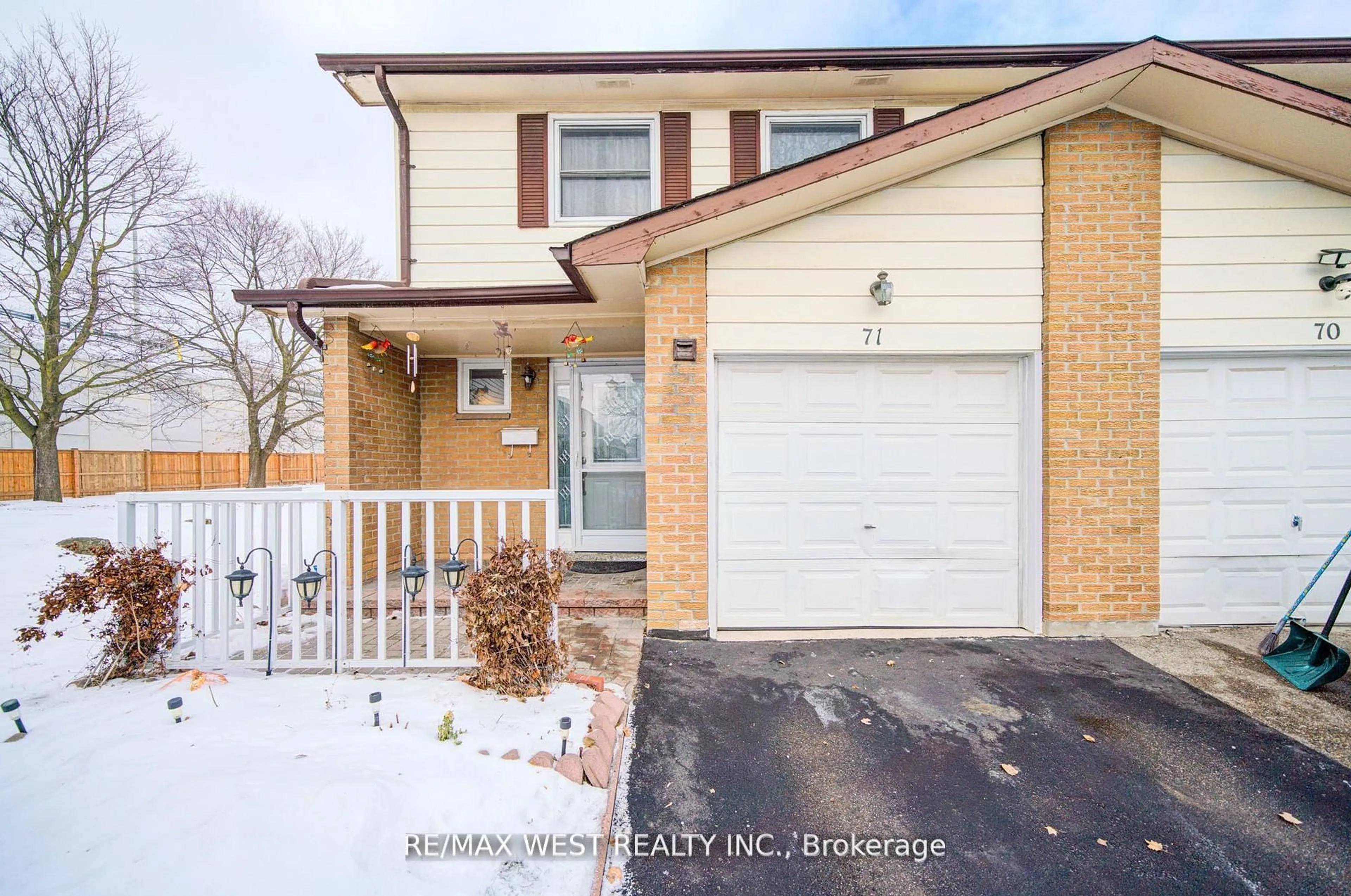 Unknown for 3525 Brandon Gate Dr #71, Mississauga Ontario L4T 3M3