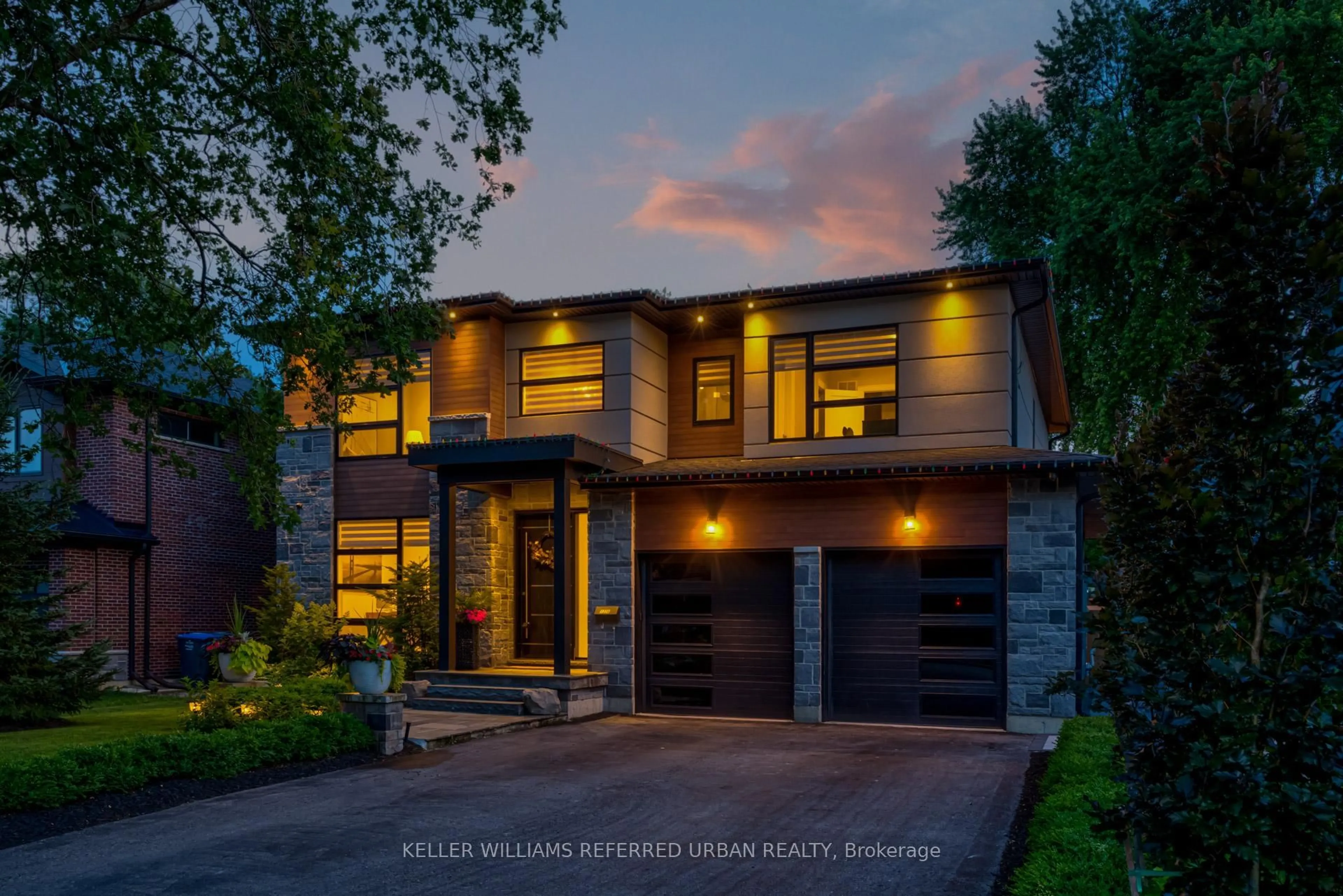 Home with brick exterior material, street for 1376 Applewood Rd, Mississauga Ontario L5E 2M1