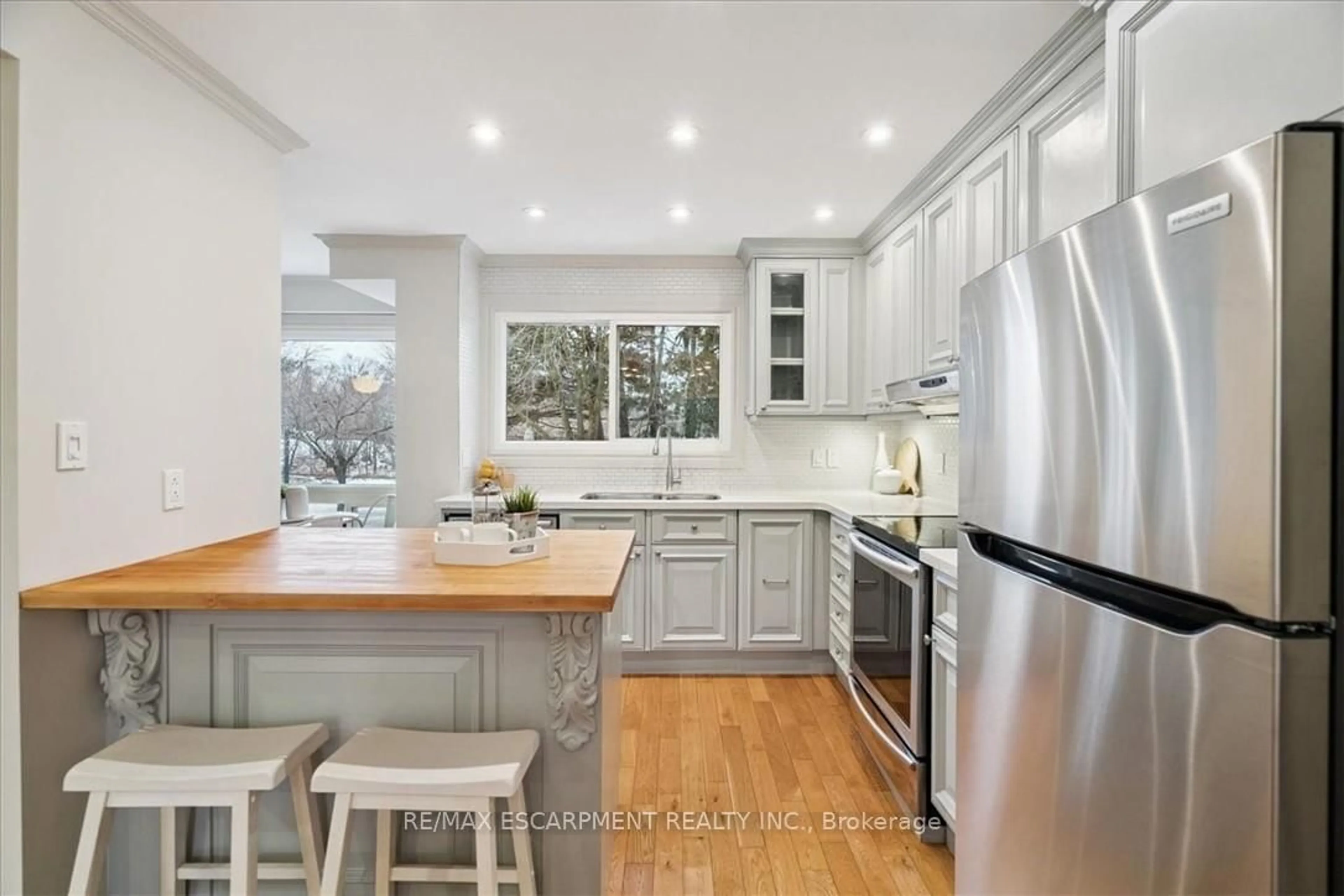 Open concept kitchen, unknown for 915 Inverhouse Dr #80, Mississauga Ontario L5J 4B2