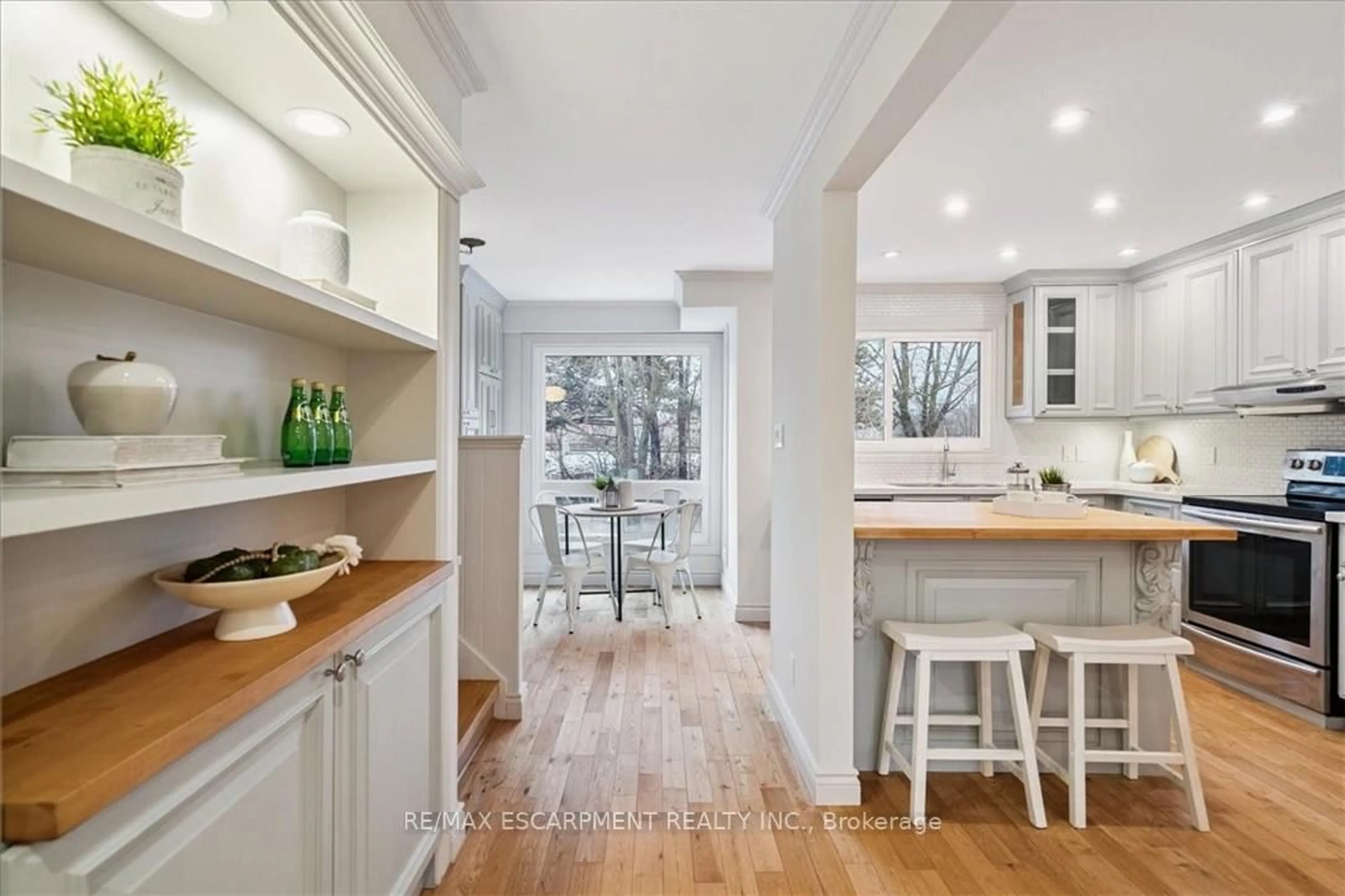 Open concept kitchen, unknown for 915 Inverhouse Dr #80, Mississauga Ontario L5J 4B2