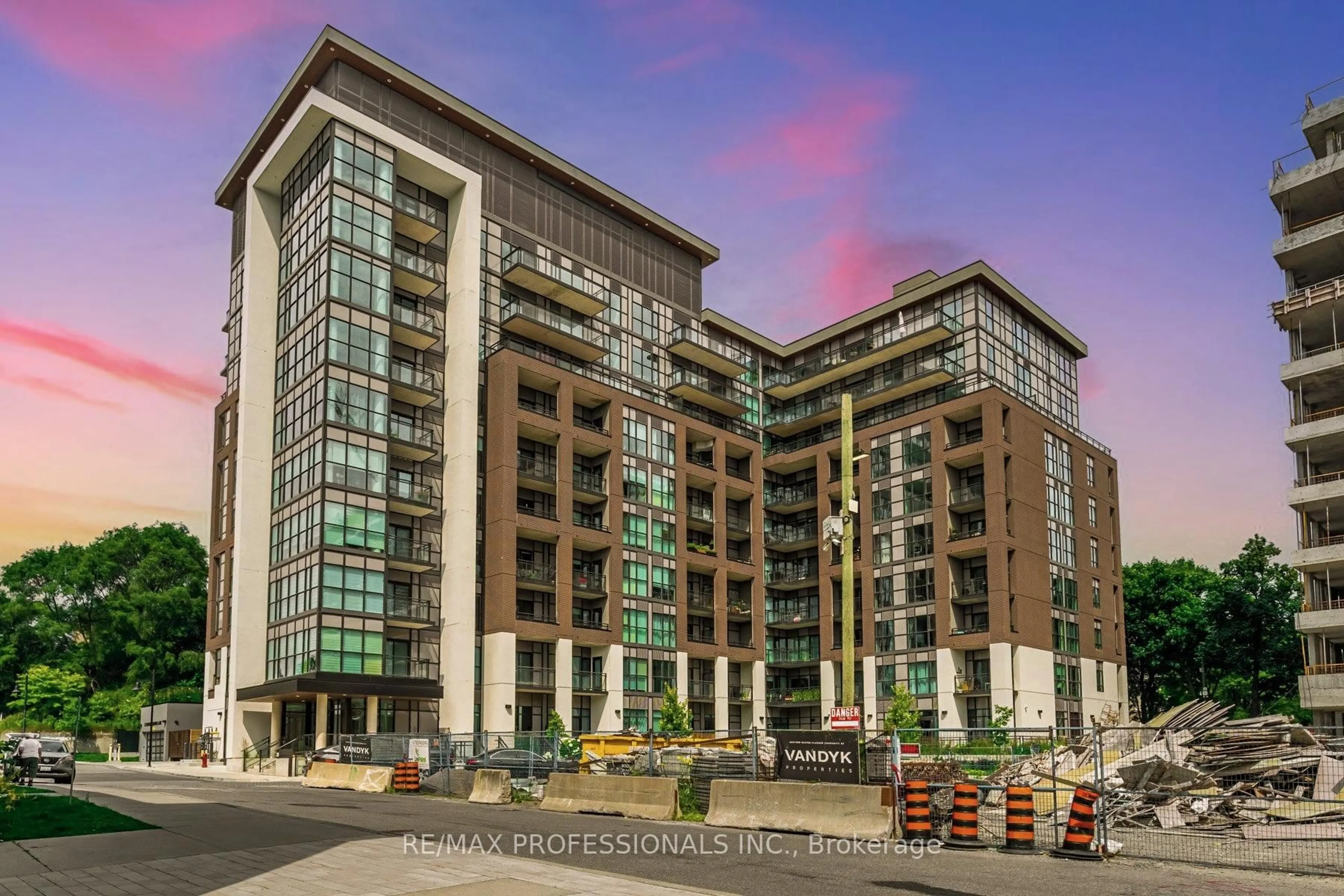 Unknown for 25 Neighbourhood Lane #906, Toronto Ontario M8Y 0C4