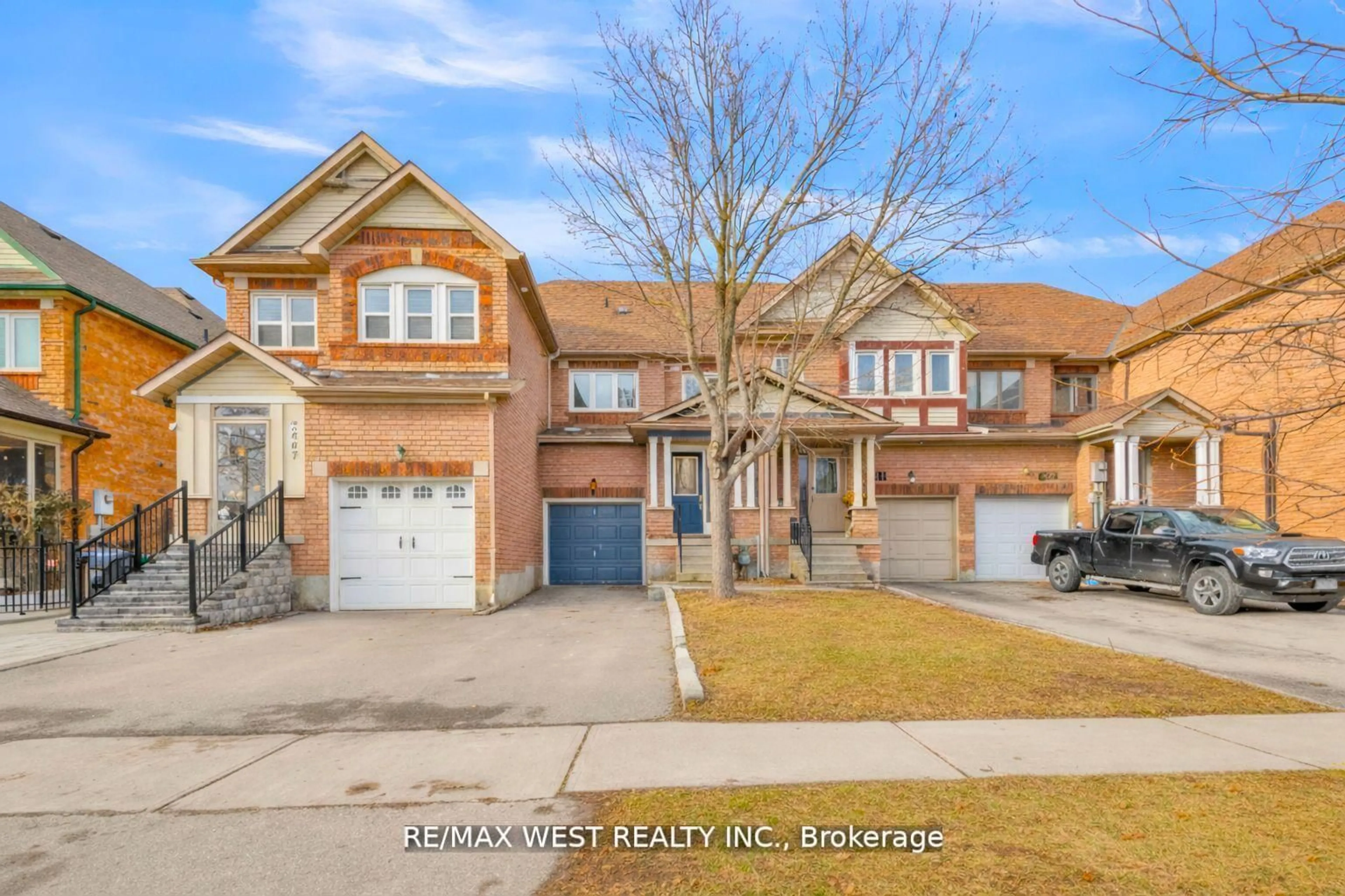 Home with brick exterior material, street for 3865 Allcroft Rd, Mississauga Ontario L5N 7E3