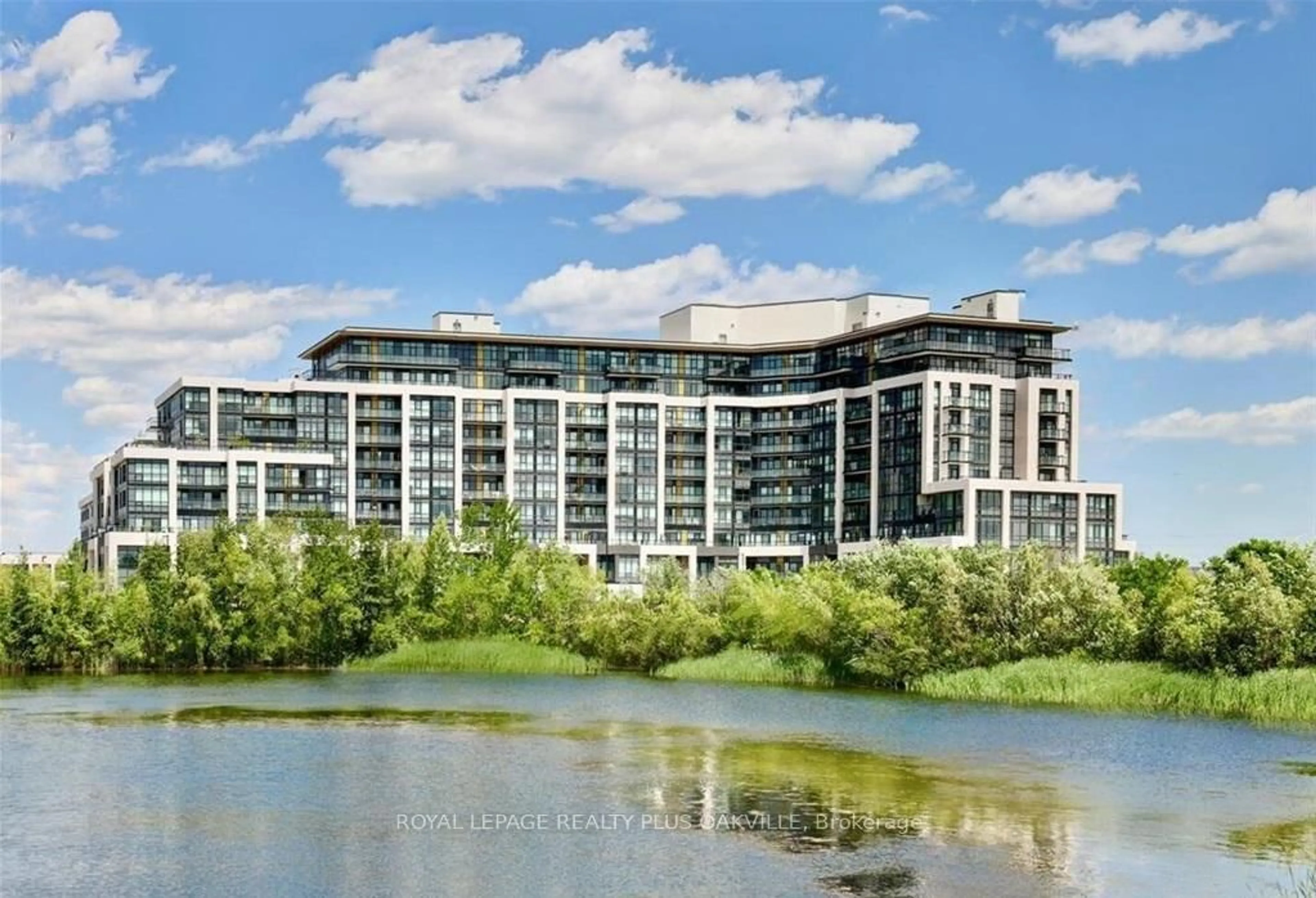 Blurry image for 405 Dundas St #425, Oakville Ontario L6M 5P9