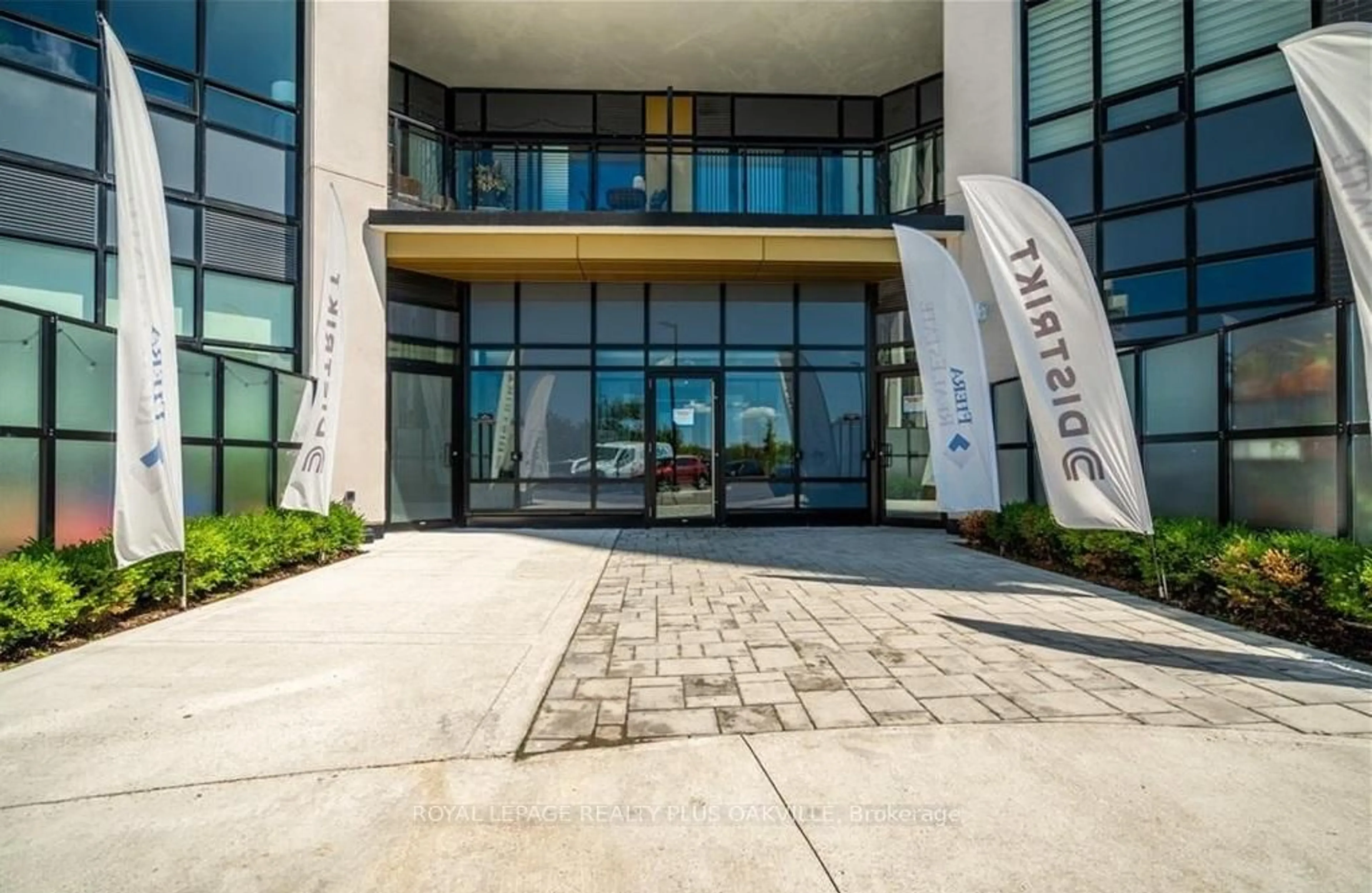 Indoor foyer for 405 Dundas St #425, Oakville Ontario L6M 5P9