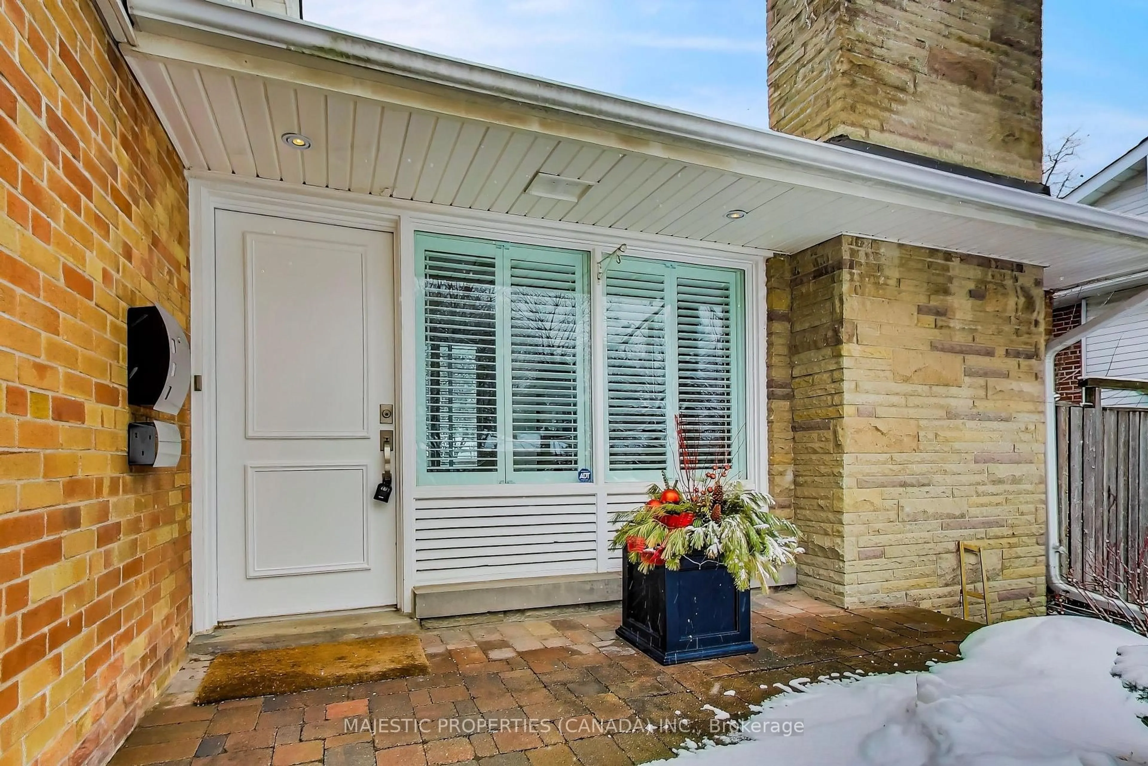 Indoor entryway for 42 Abinger Cres, Toronto Ontario M9B 2Y6