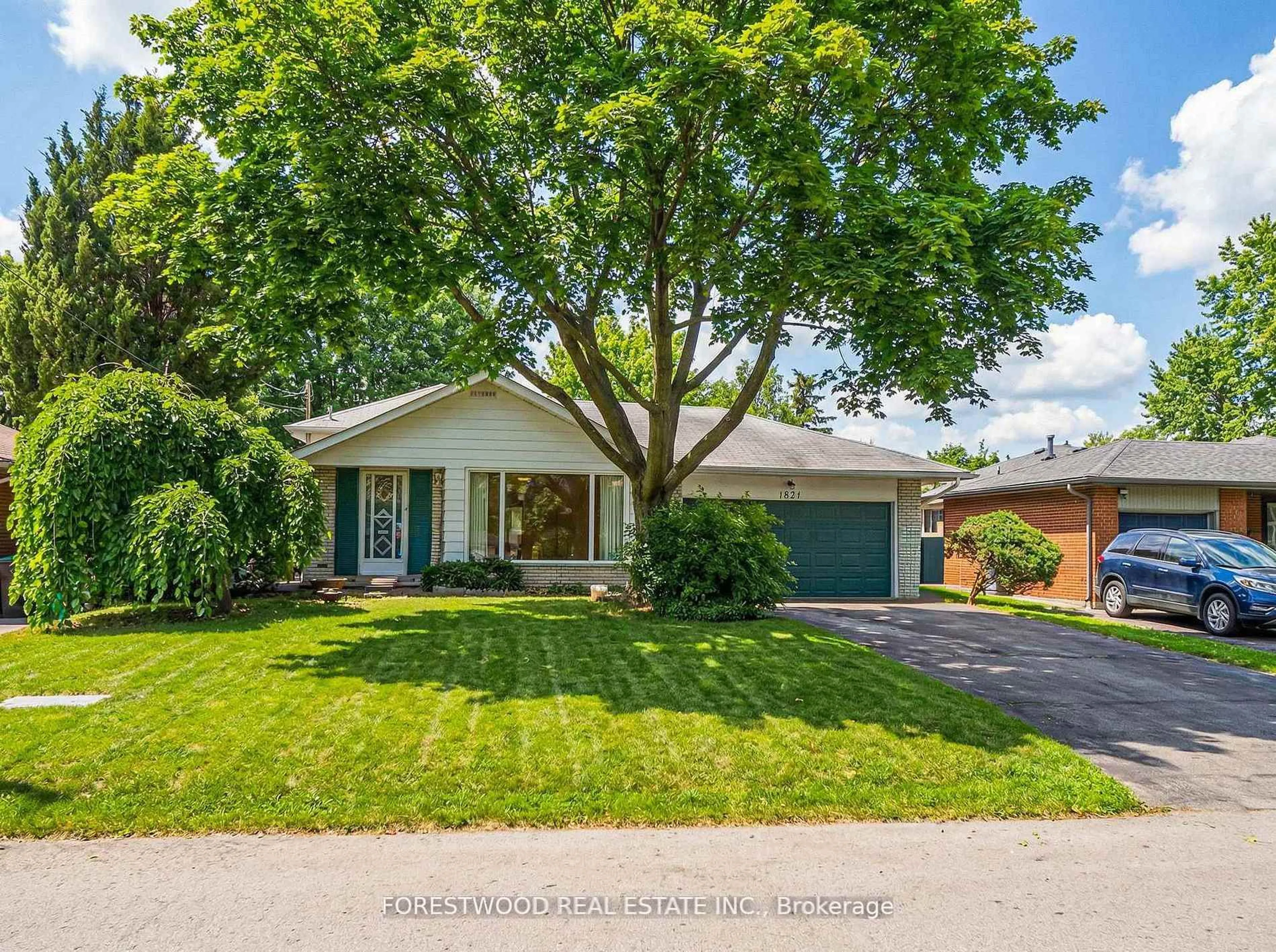 Home with vinyl exterior material, street for 1021 Vera Cruz Dr, Mississauga Ontario L4Y 2G4