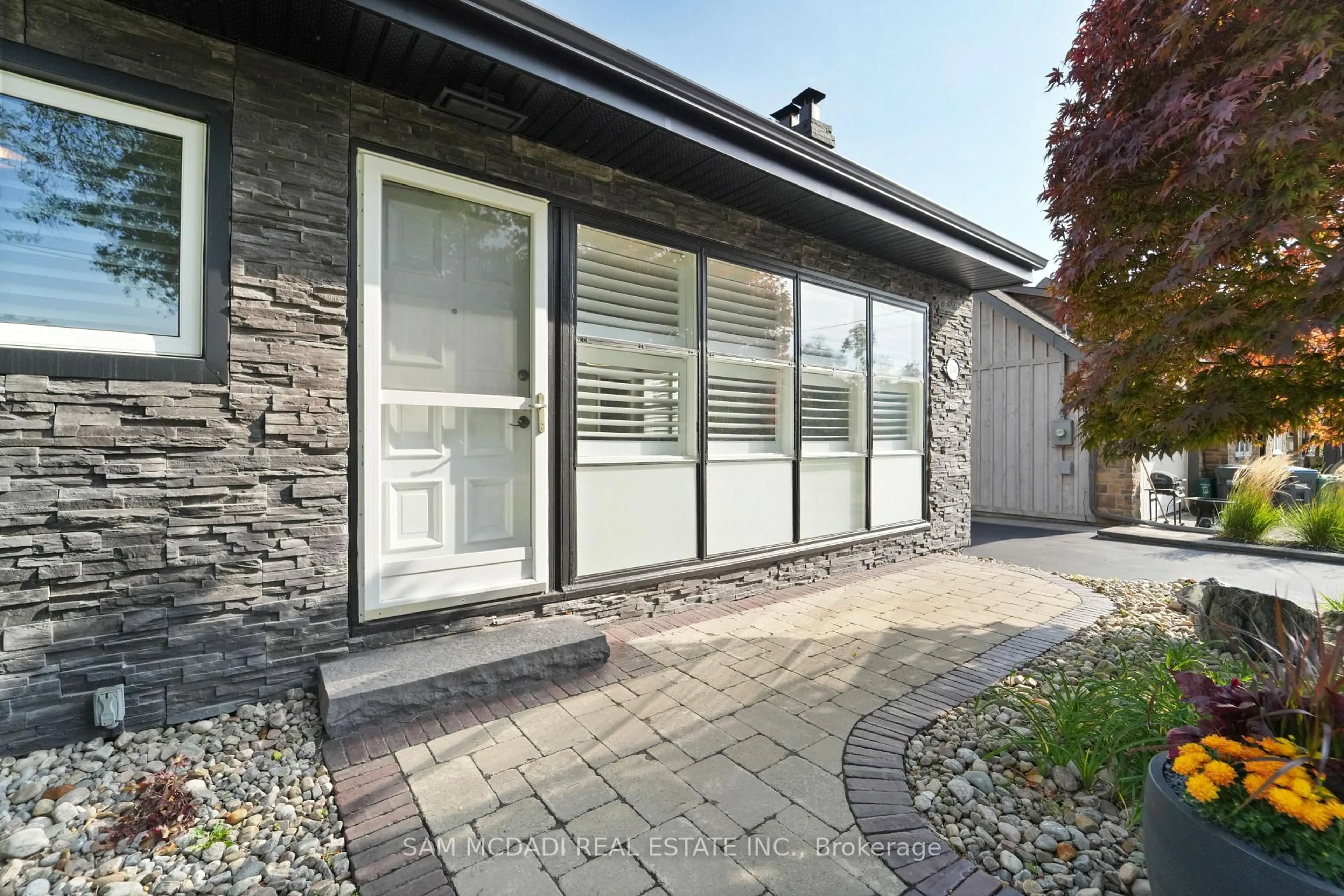 Patio, street for 1140 Halliday Ave, Mississauga Ontario L5E 1P9