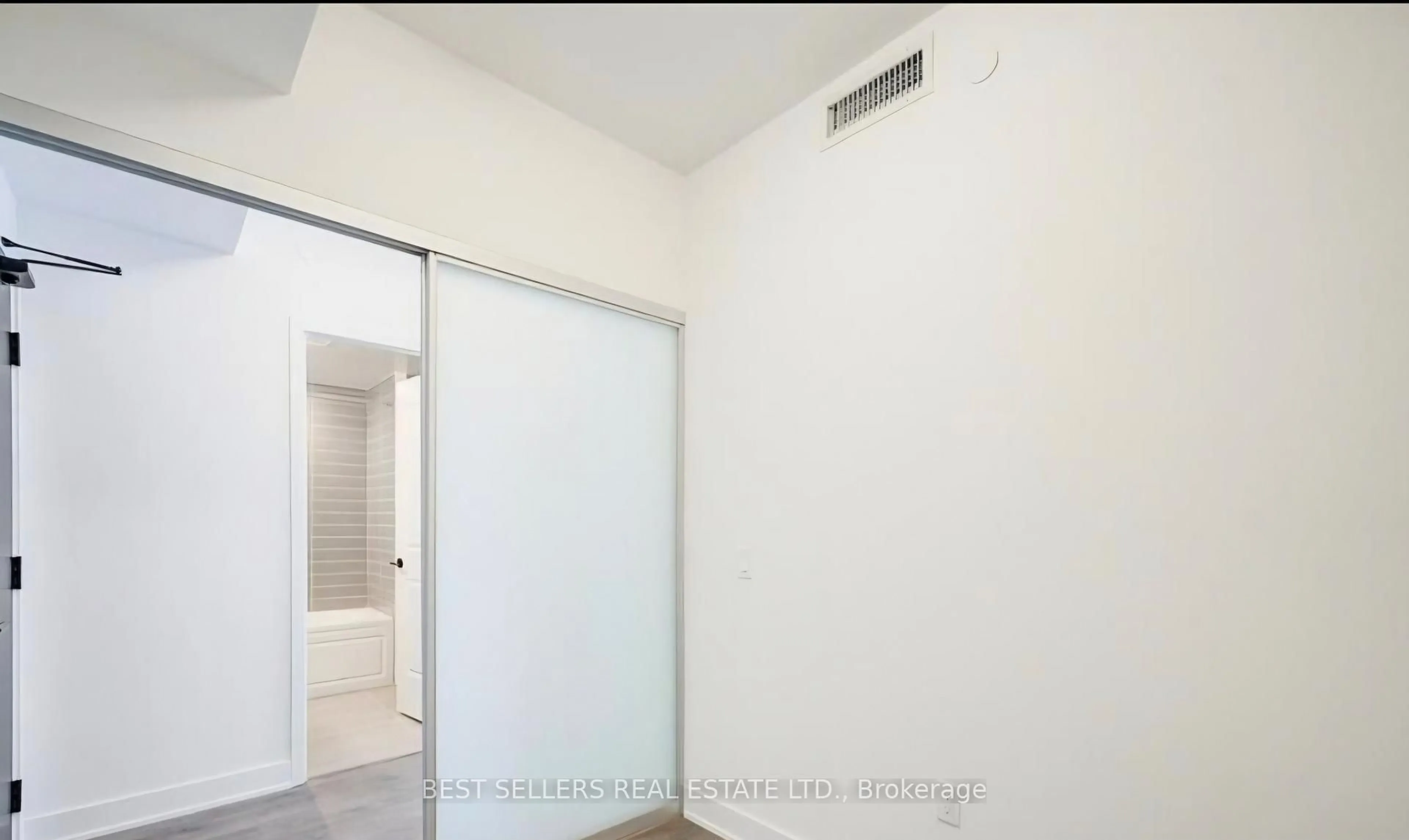 A pic of a room for 2333 KHALSA Gate #612, Oakville Ontario L6M 0X7